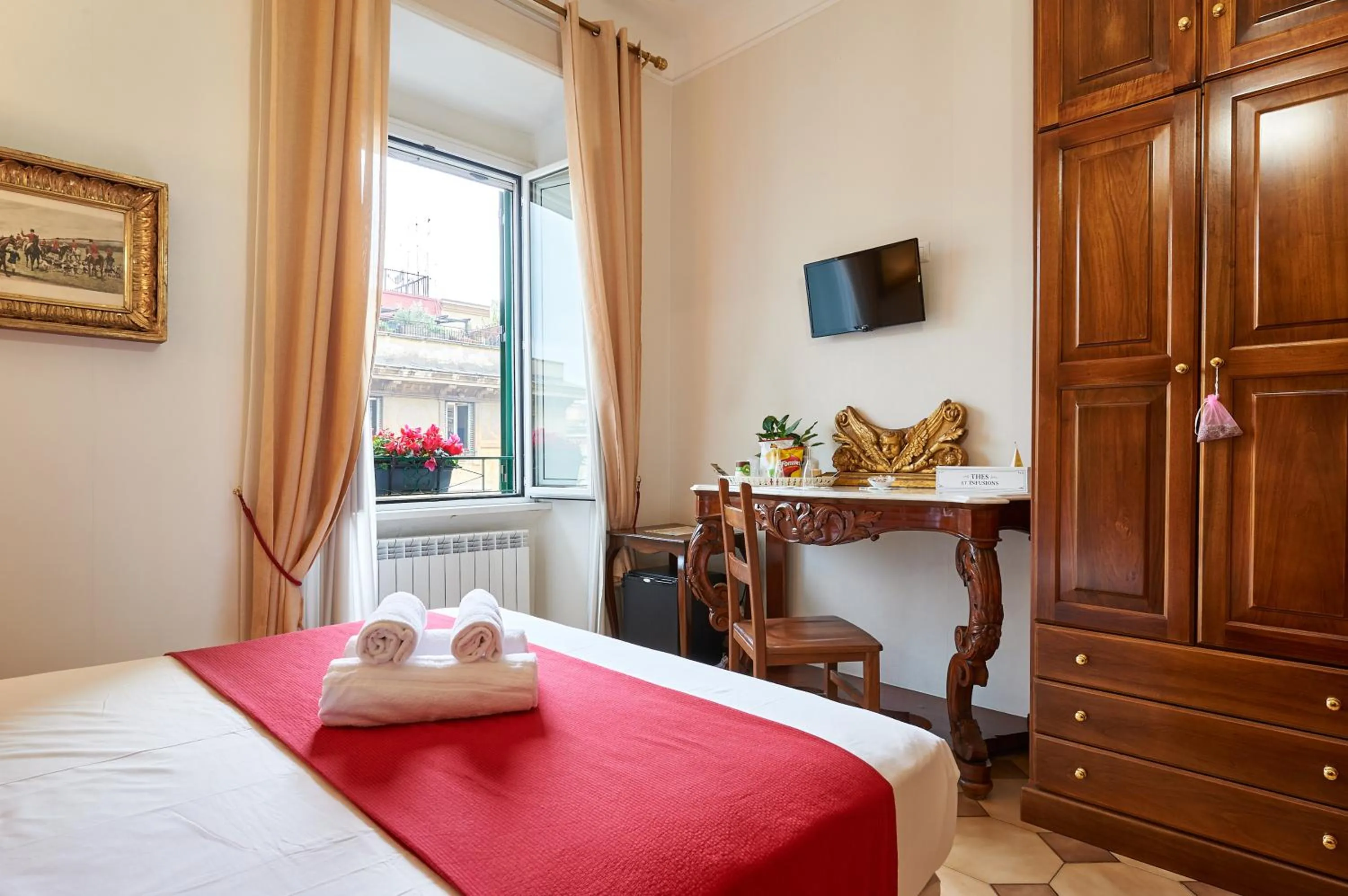 Photo of the whole room, Bed in Fabrizio's Rooms