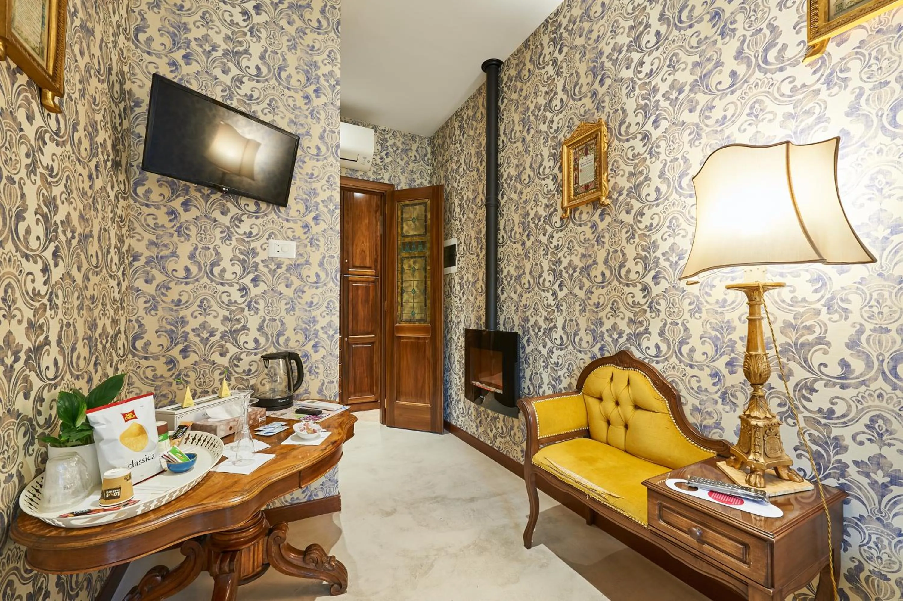 Photo of the whole room in Fabrizio's Rooms