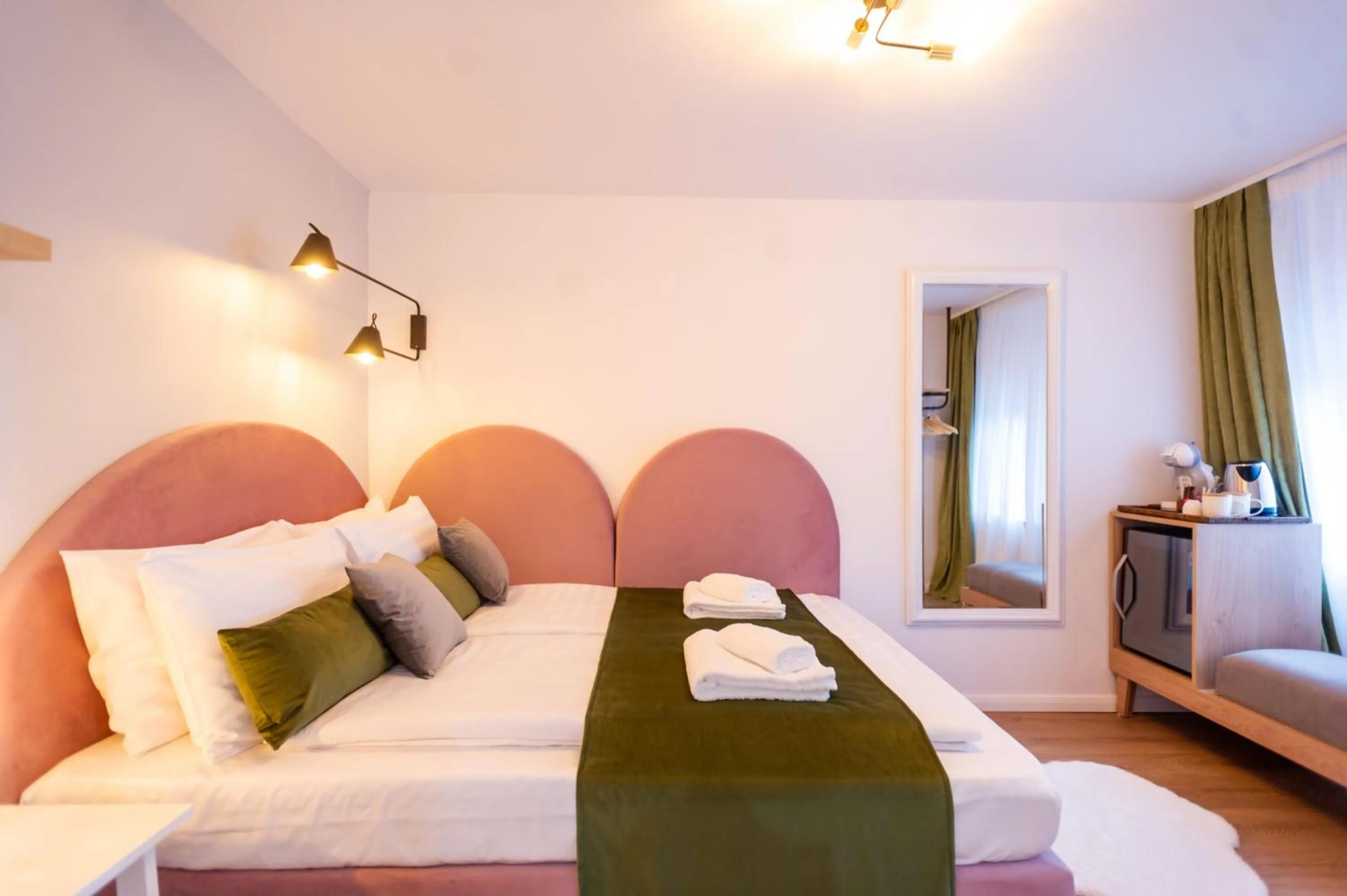 Bed in Althof Apartments