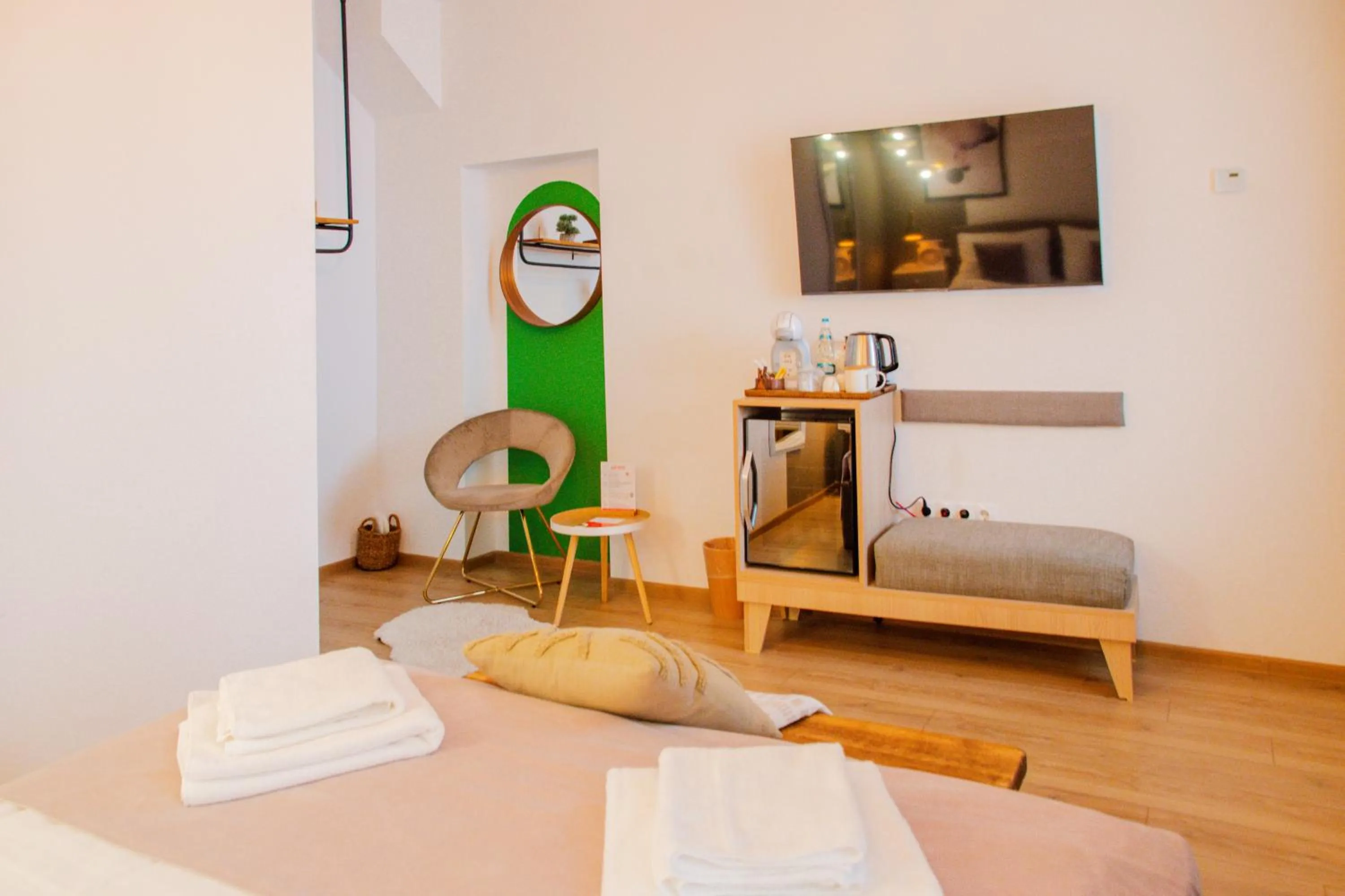 Photo of the whole room, Bed in Althof Apartments