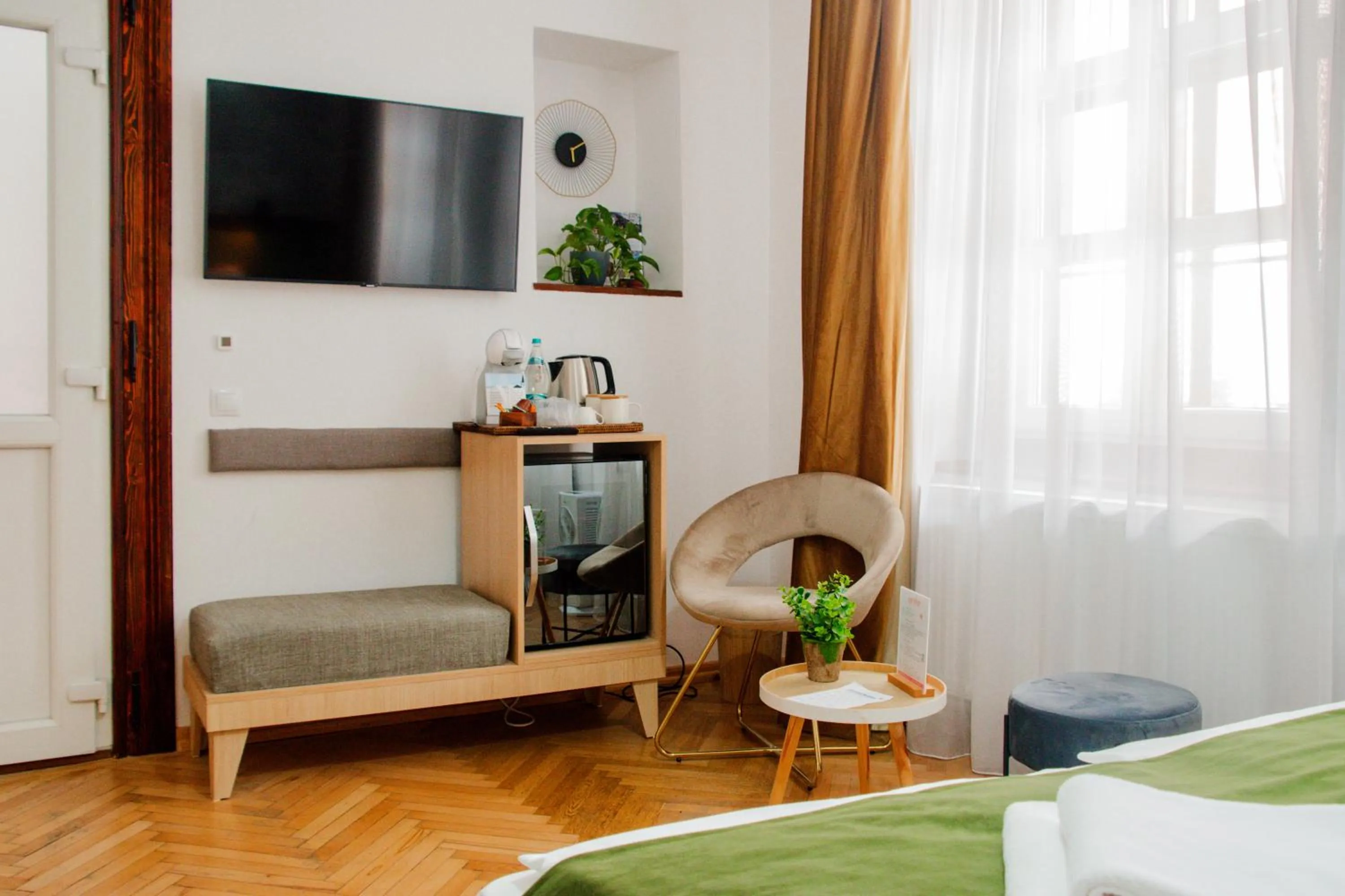 Seating area, Bed in Althof Apartments