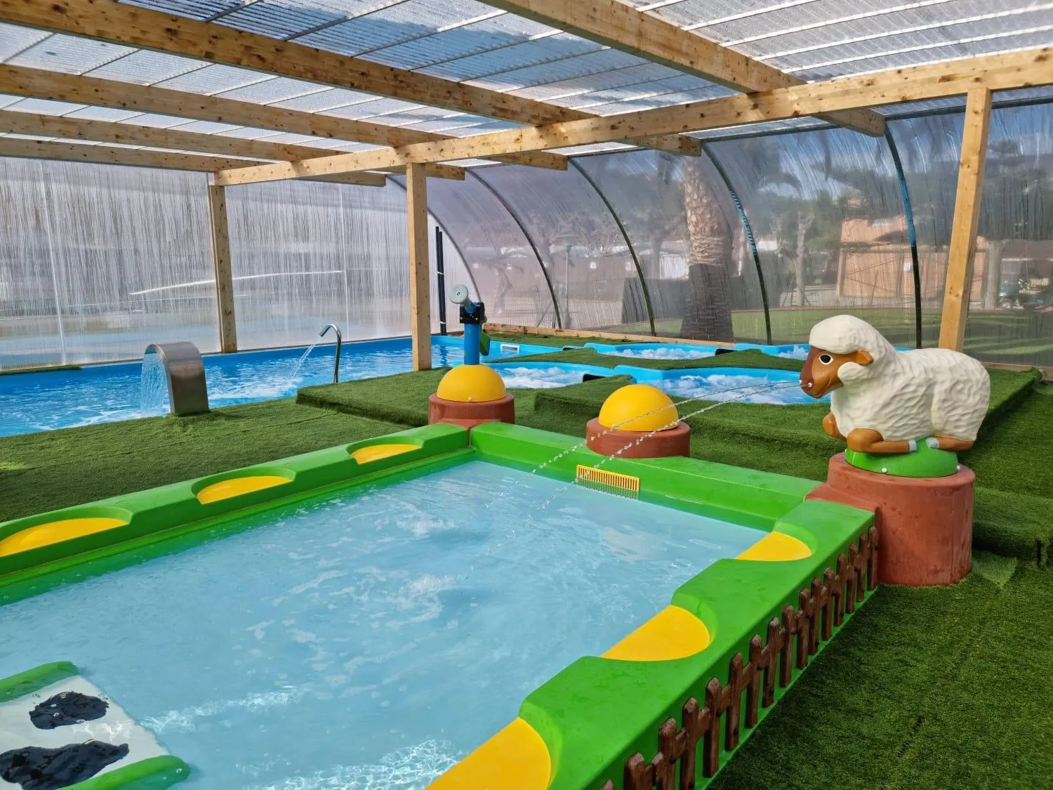 Swimming pool in Mediterrani Natura Spa Resort