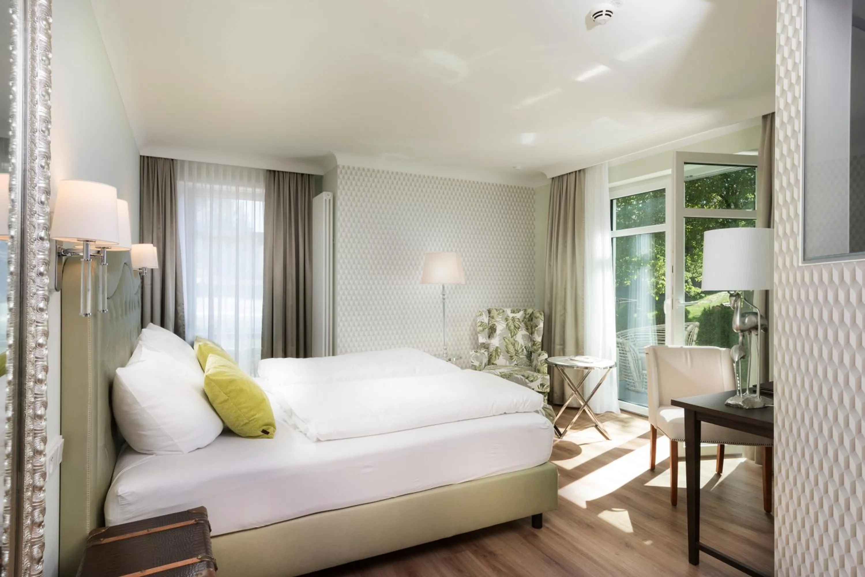 Photo of the whole room, Bed in Hotel Linther Hof