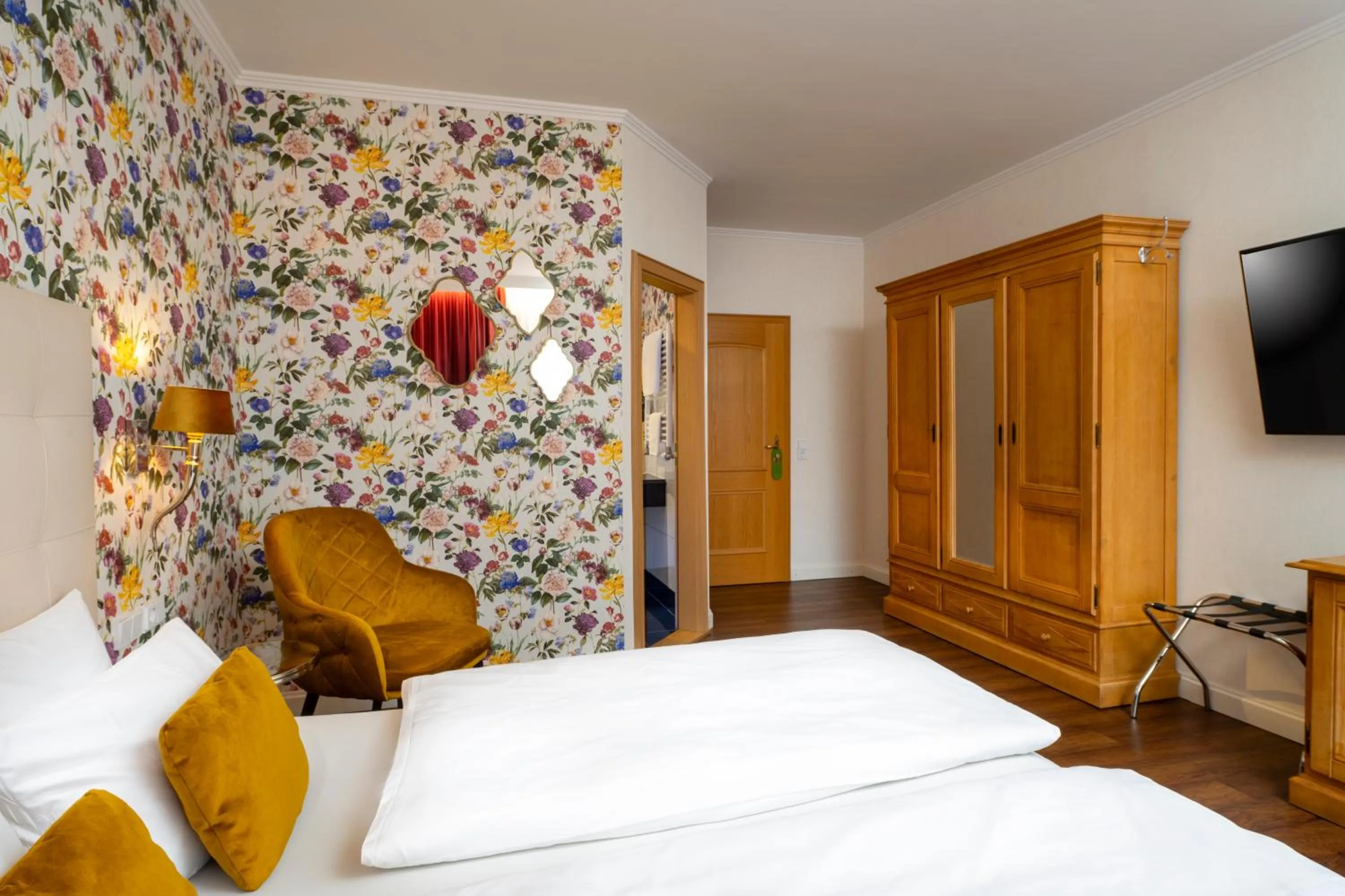 Photo of the whole room, Bed in Hotel Linther Hof