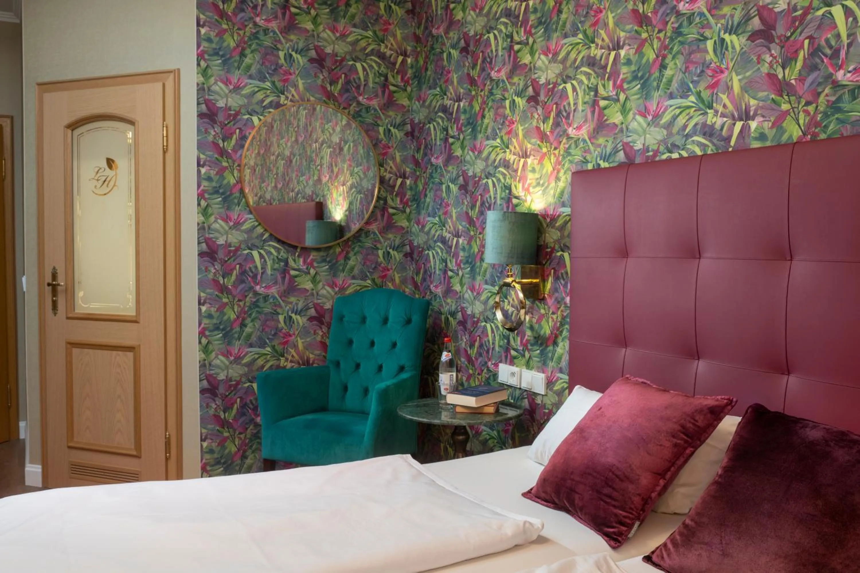 Photo of the whole room, Bed in Hotel Linther Hof