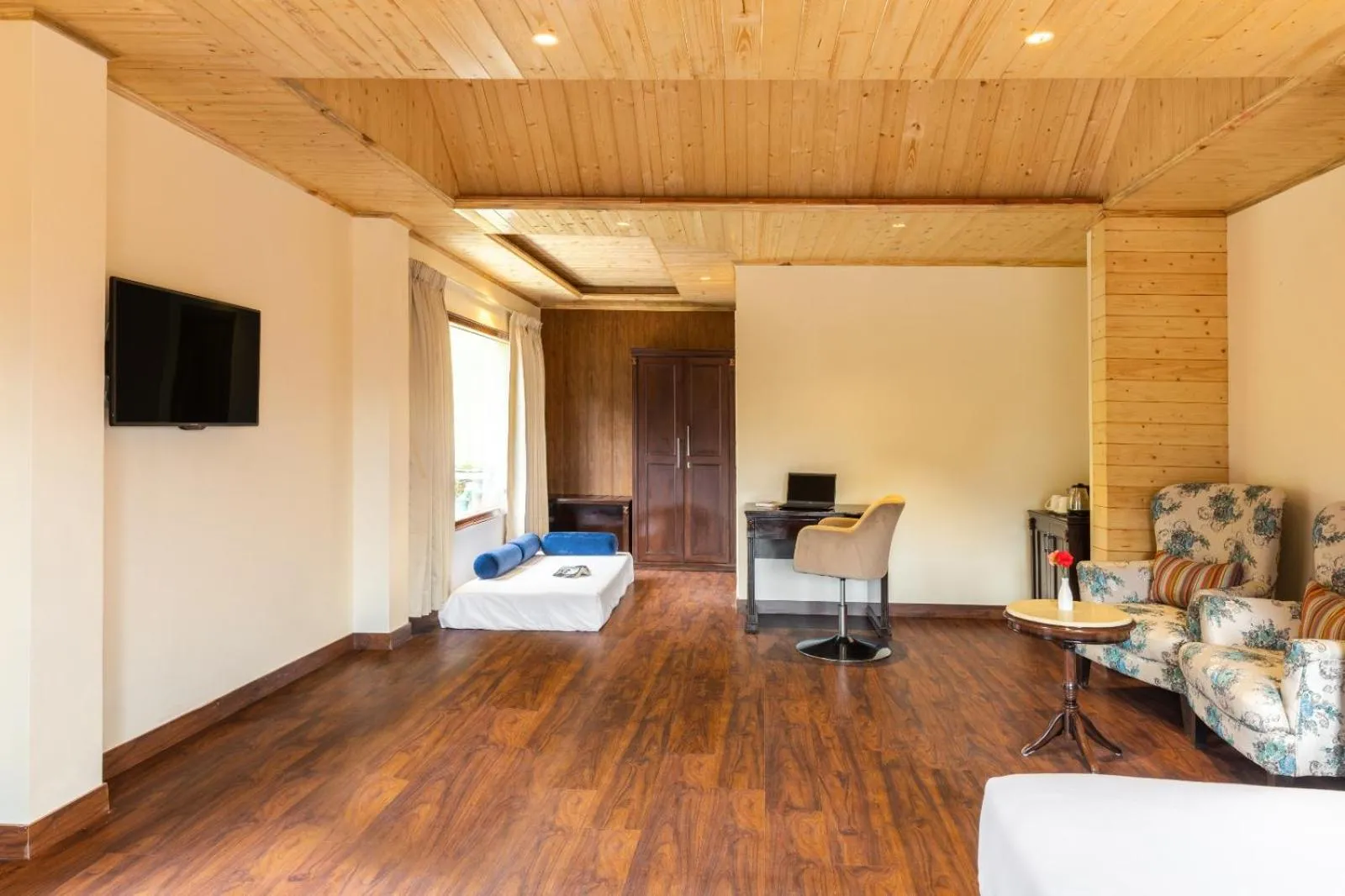 TV and multimedia in Maple Resort Chail