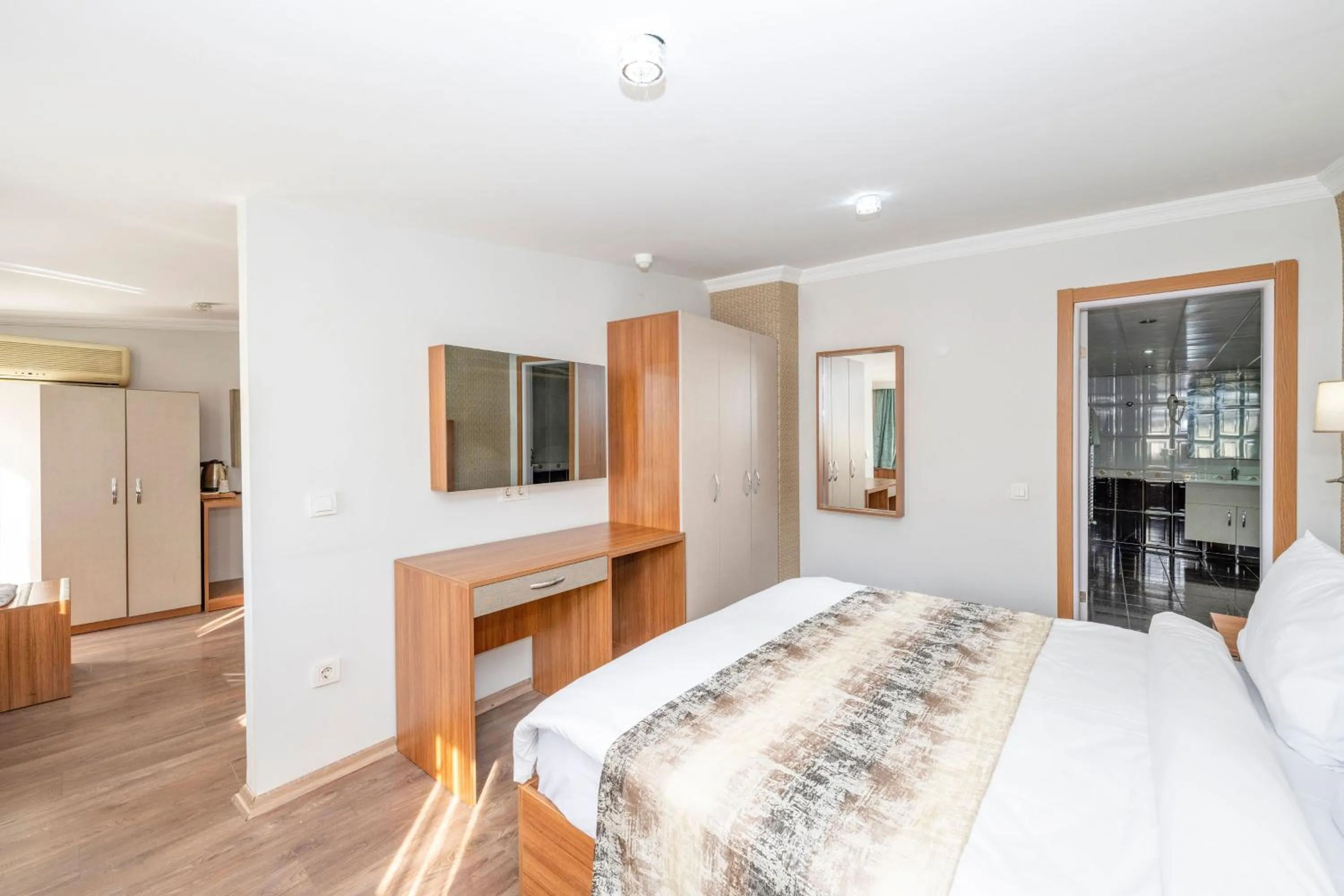 Photo of the whole room, Bed in Hotel Devman