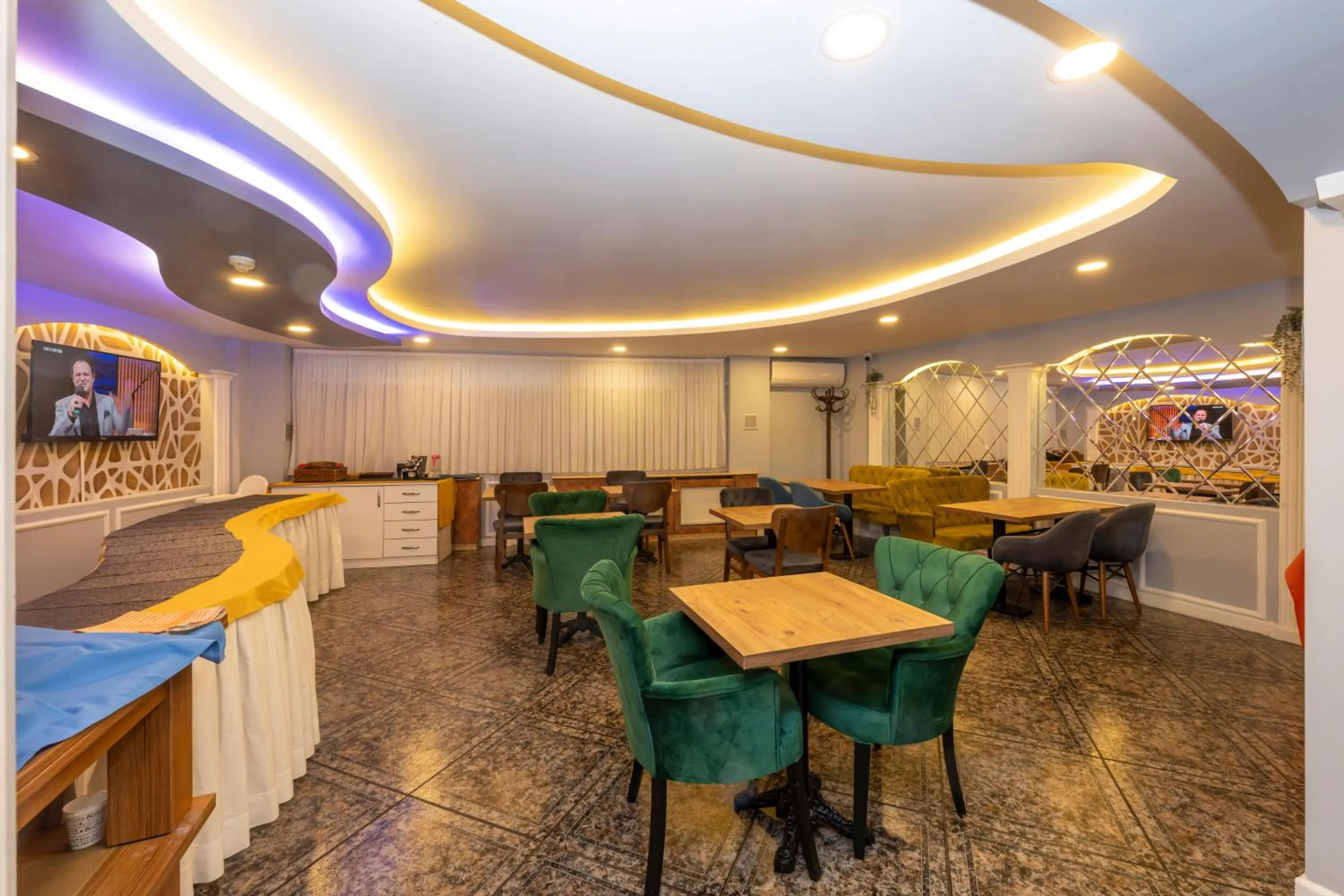 Banquet/Function facilities in Hotel Devman