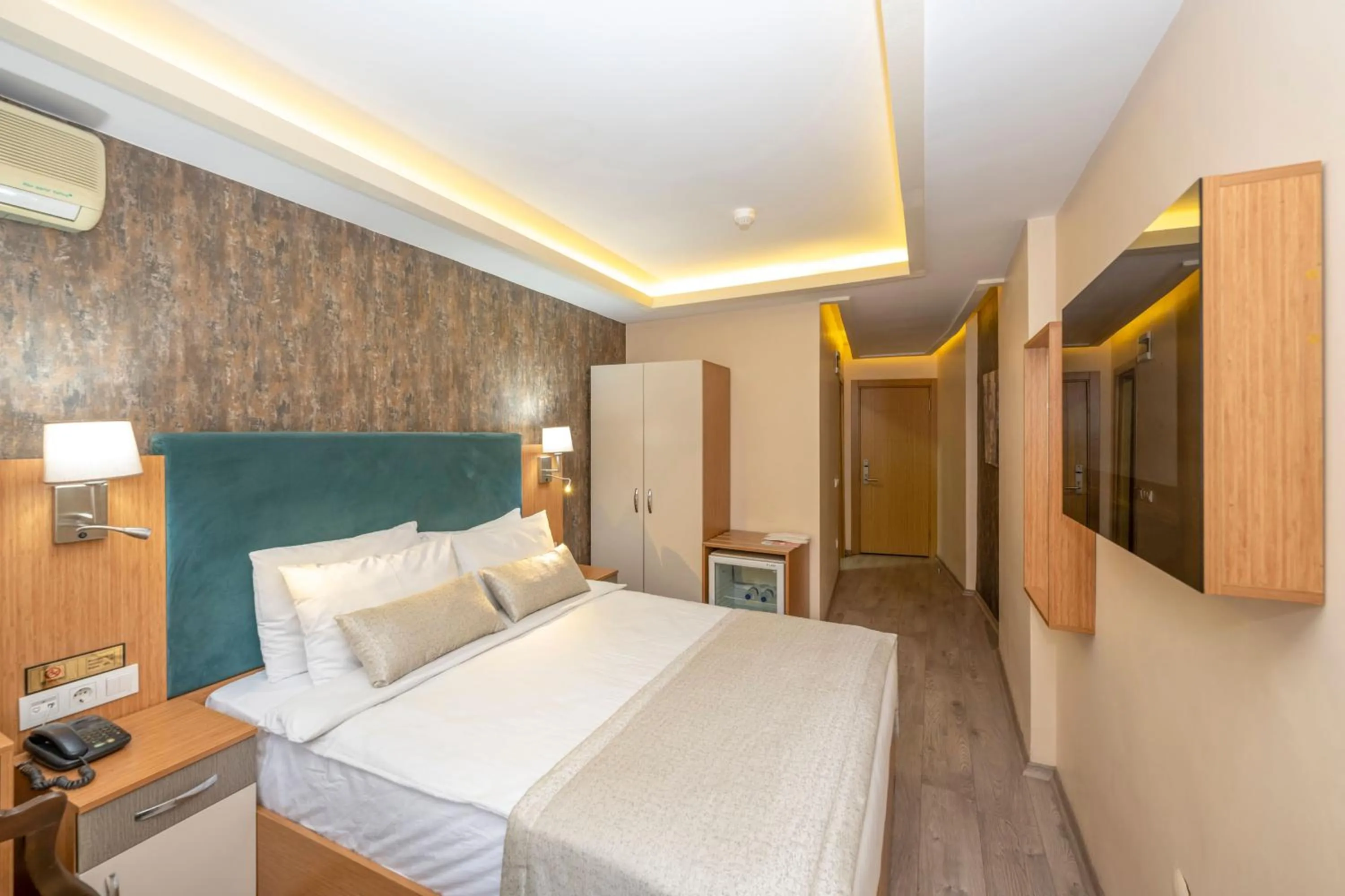 Photo of the whole room, Bed in Hotel Devman