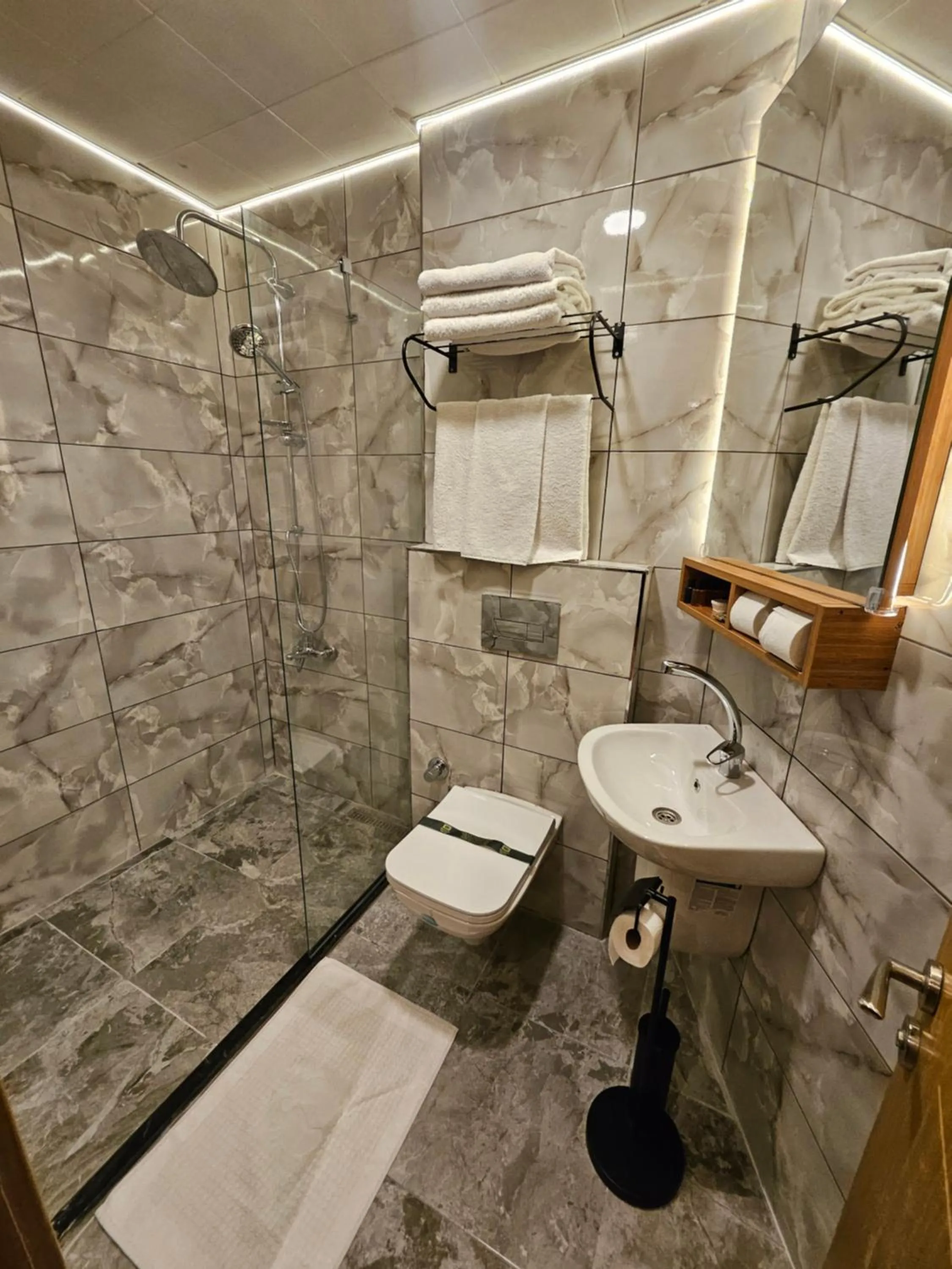 Shower in The Hotel Devman