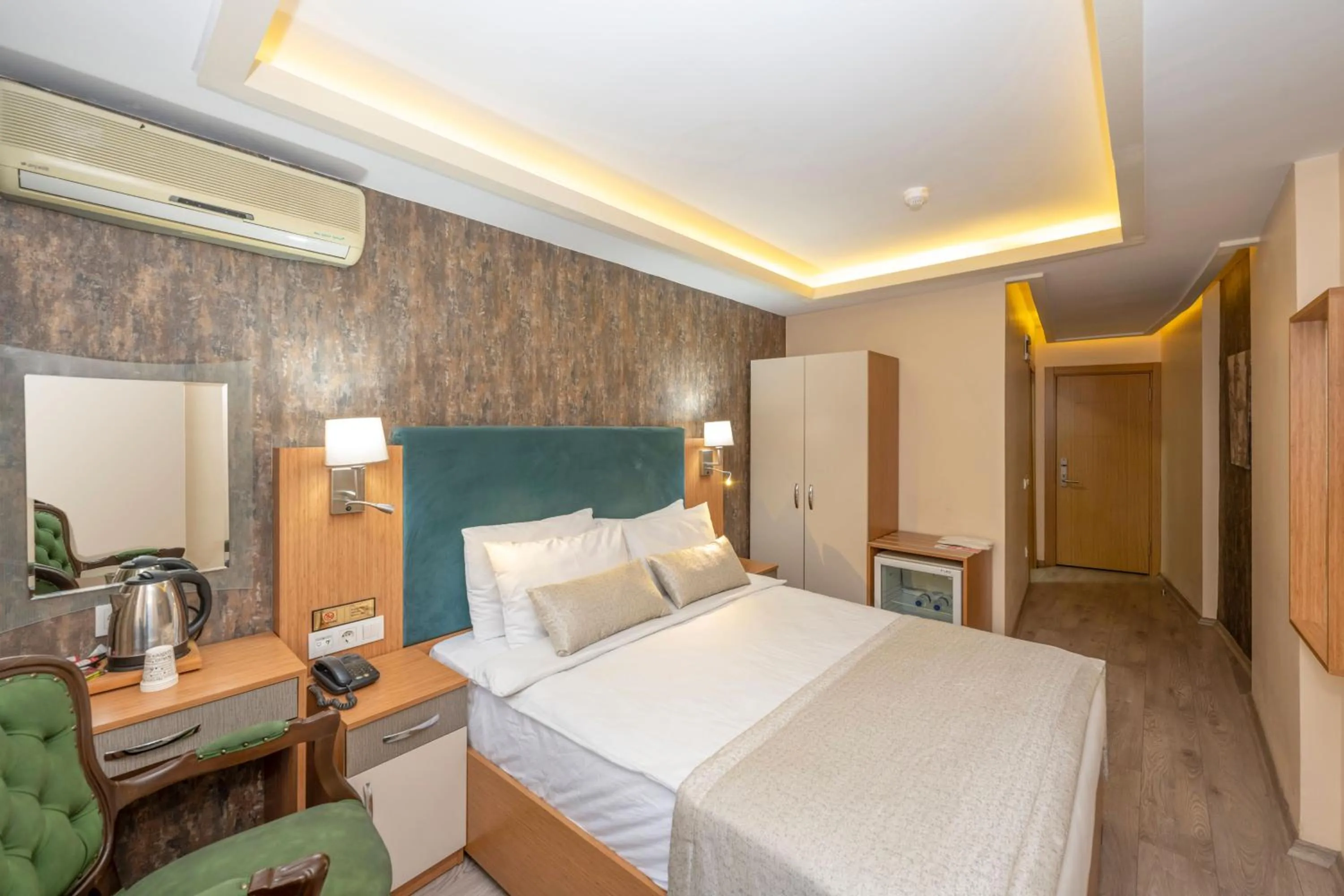 Photo of the whole room, Bed in Hotel Devman