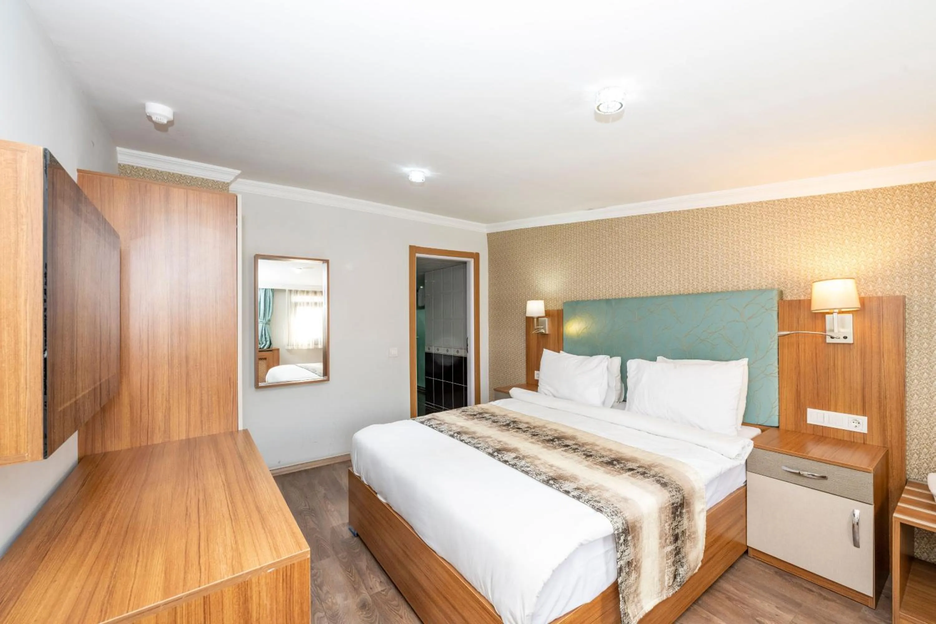 View (from property/room), Bed in Hotel Devman