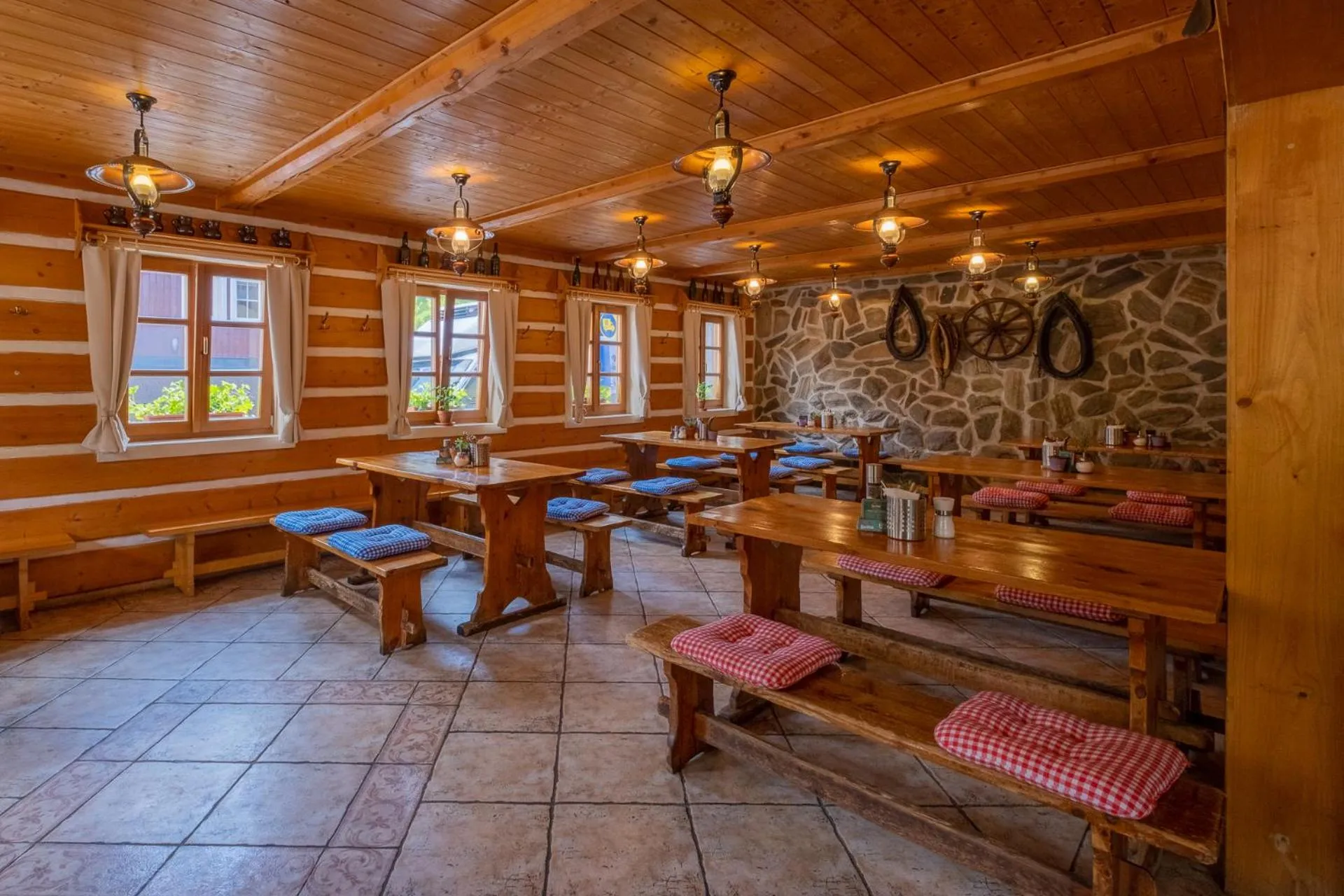 Restaurant/places to eat in Hotel Hvezda