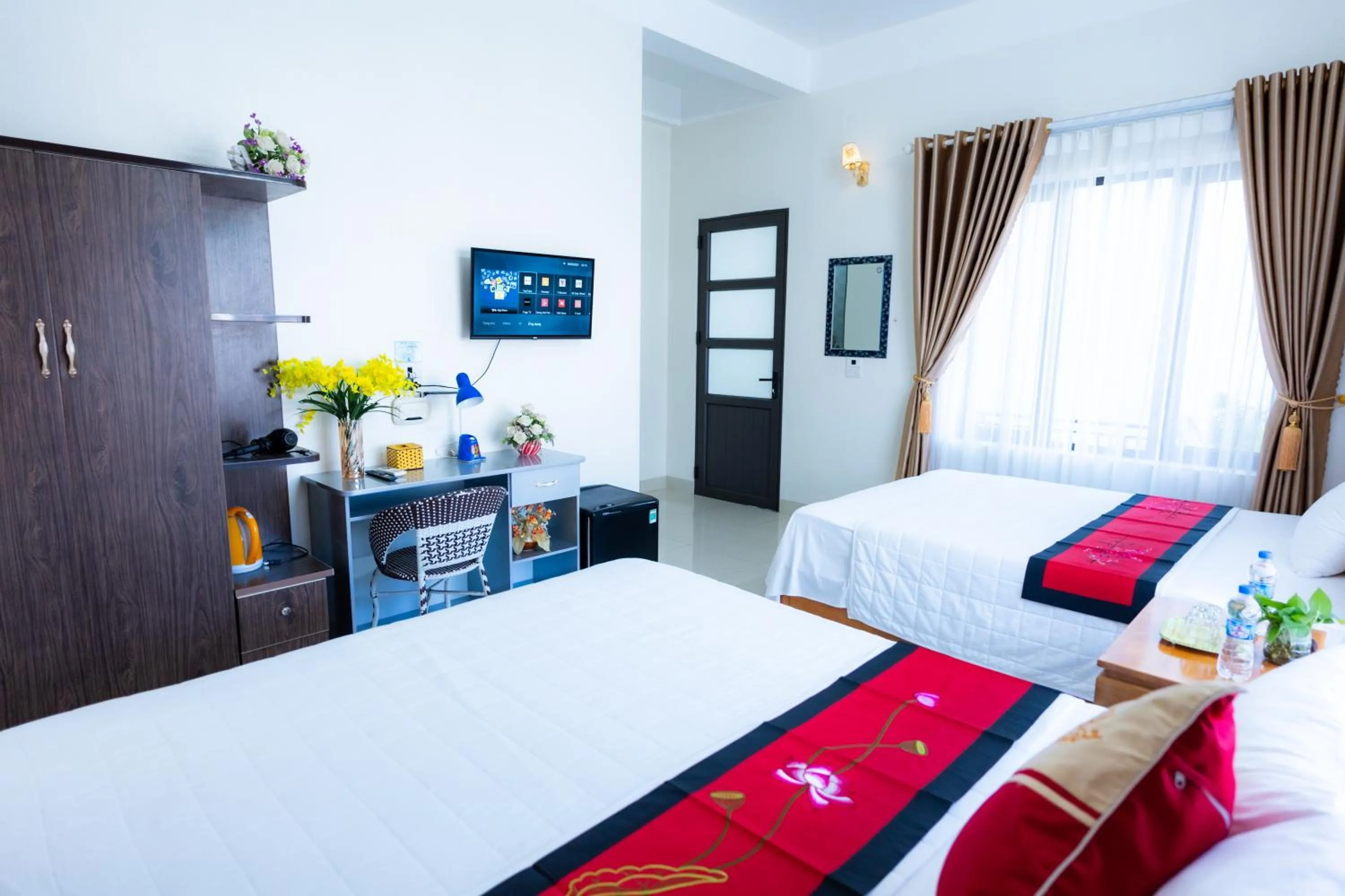 Bedroom, Bed in TAMCOC VUTHANH FRIENDLY Hotel