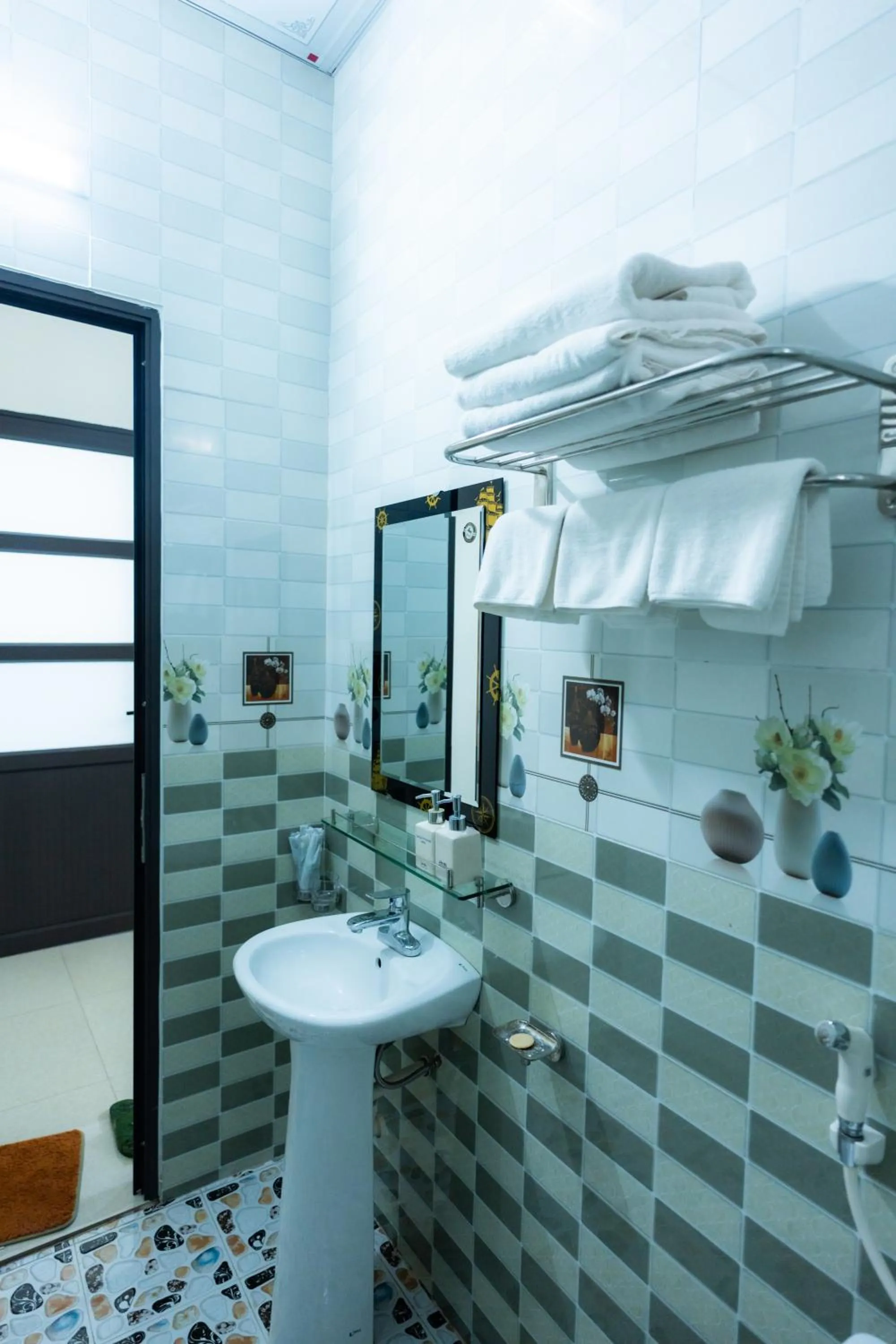 Toilet in TAMCOC VUTHANH FRIENDLY Hotel