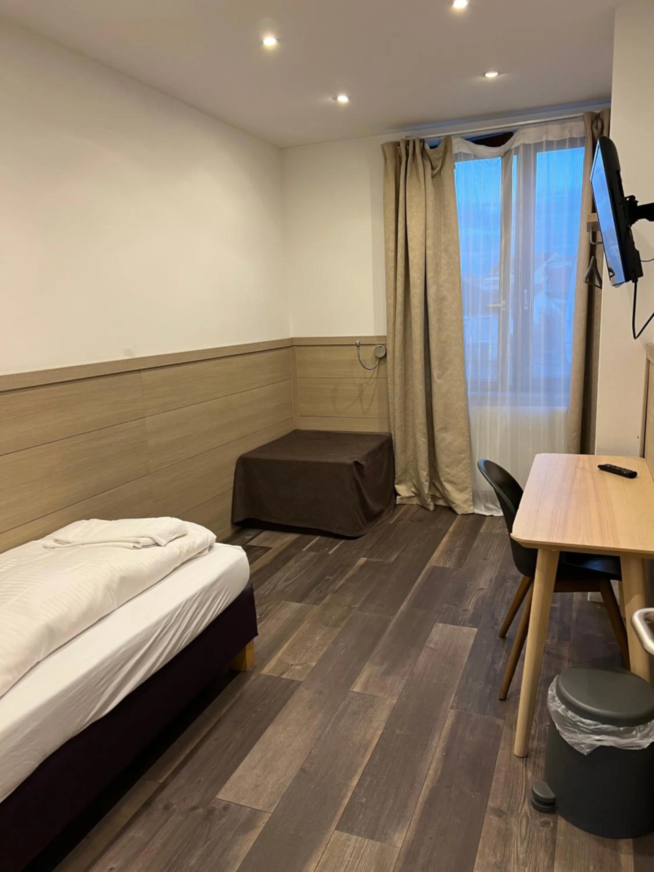 Shower, Bed in Slamba Hostel