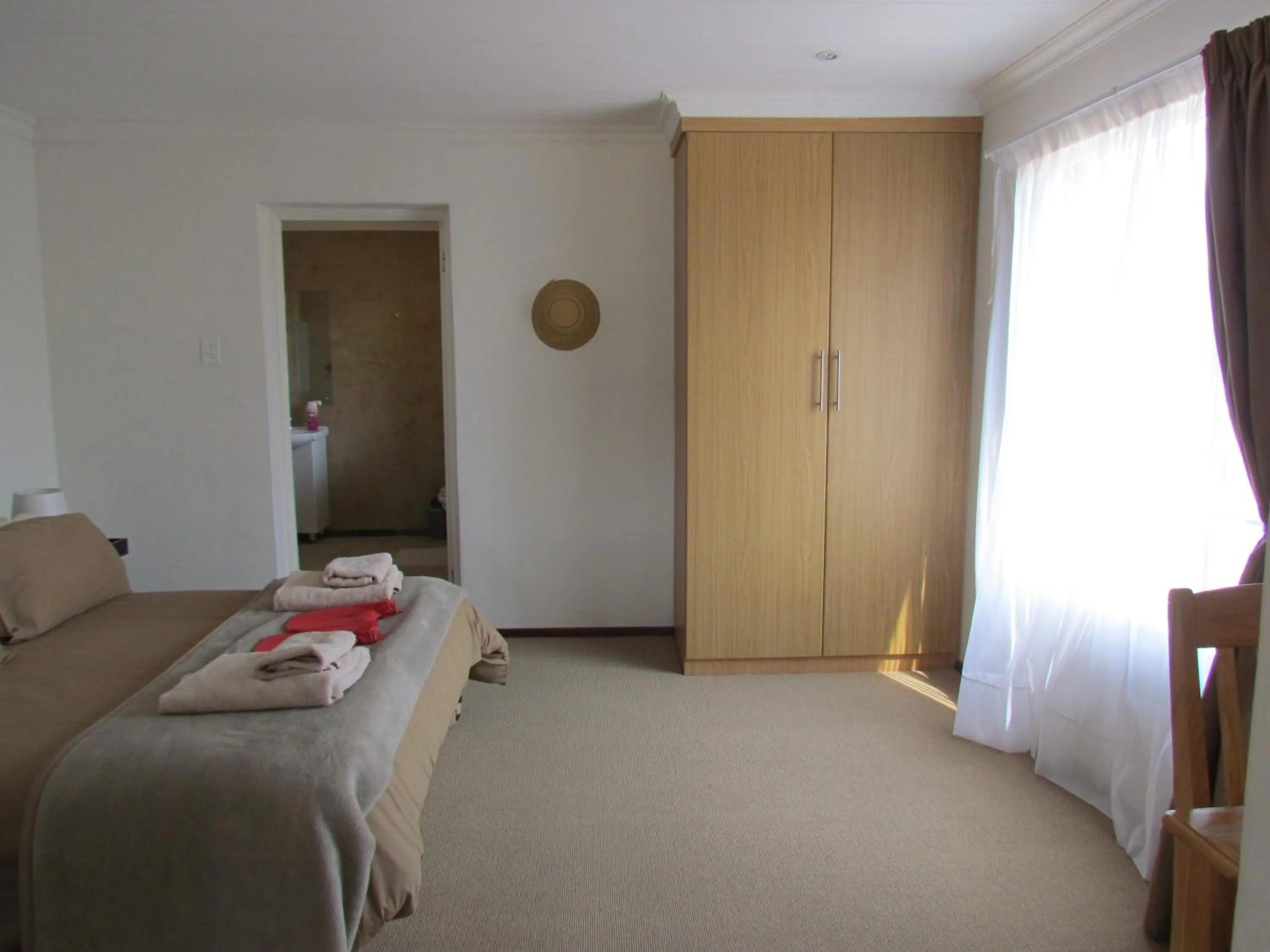 Bathroom, Bed in Pumula Guest Farm
