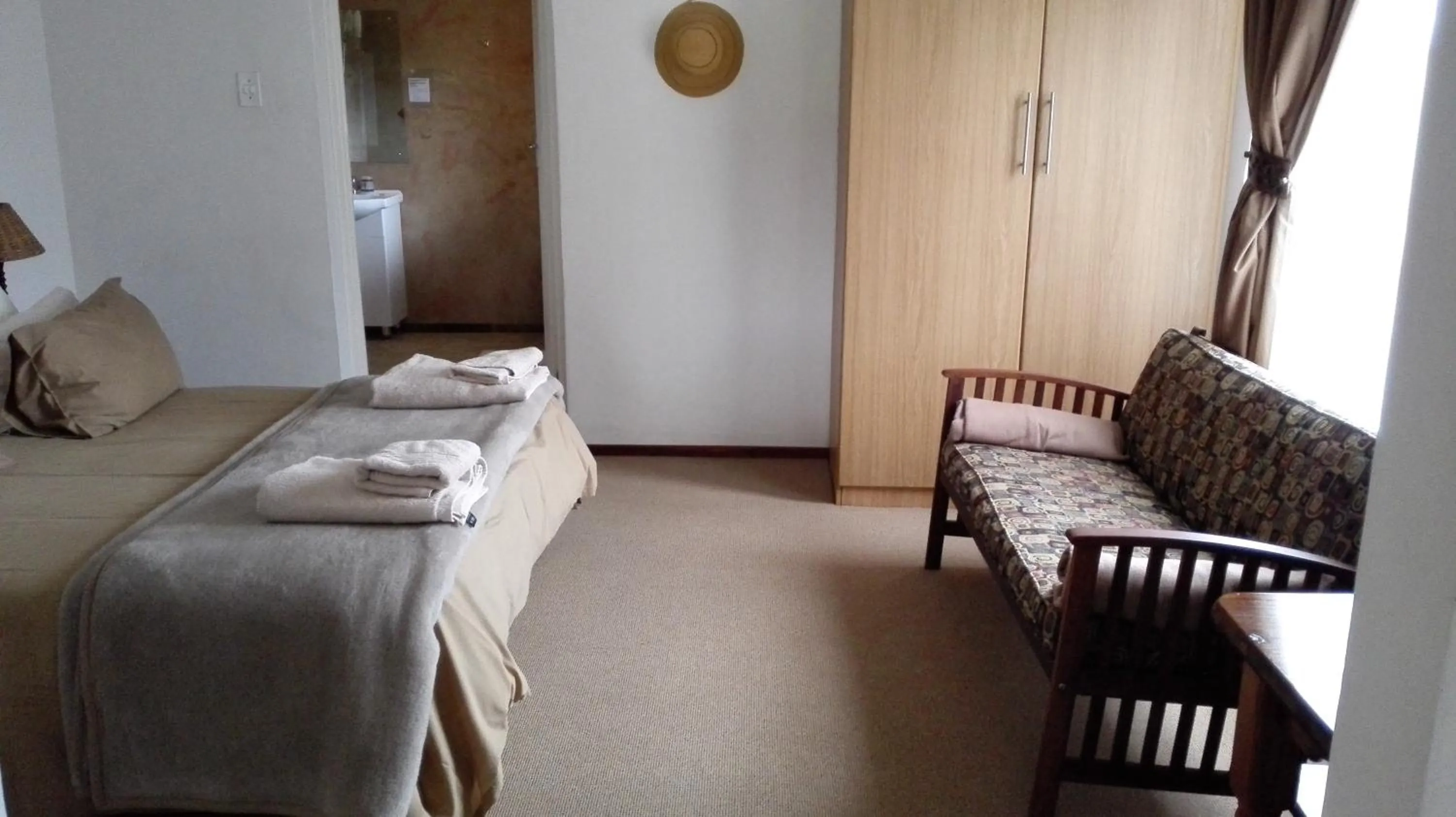 Bathroom, Bed in Pumula Guest Farm