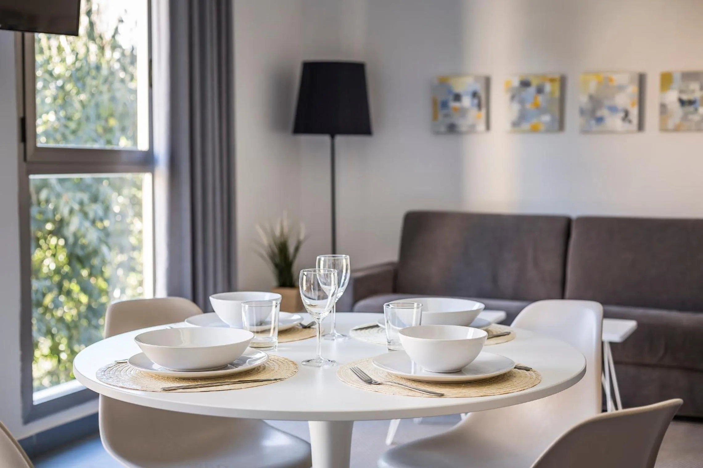 Dining area in Mon Suites Carmen