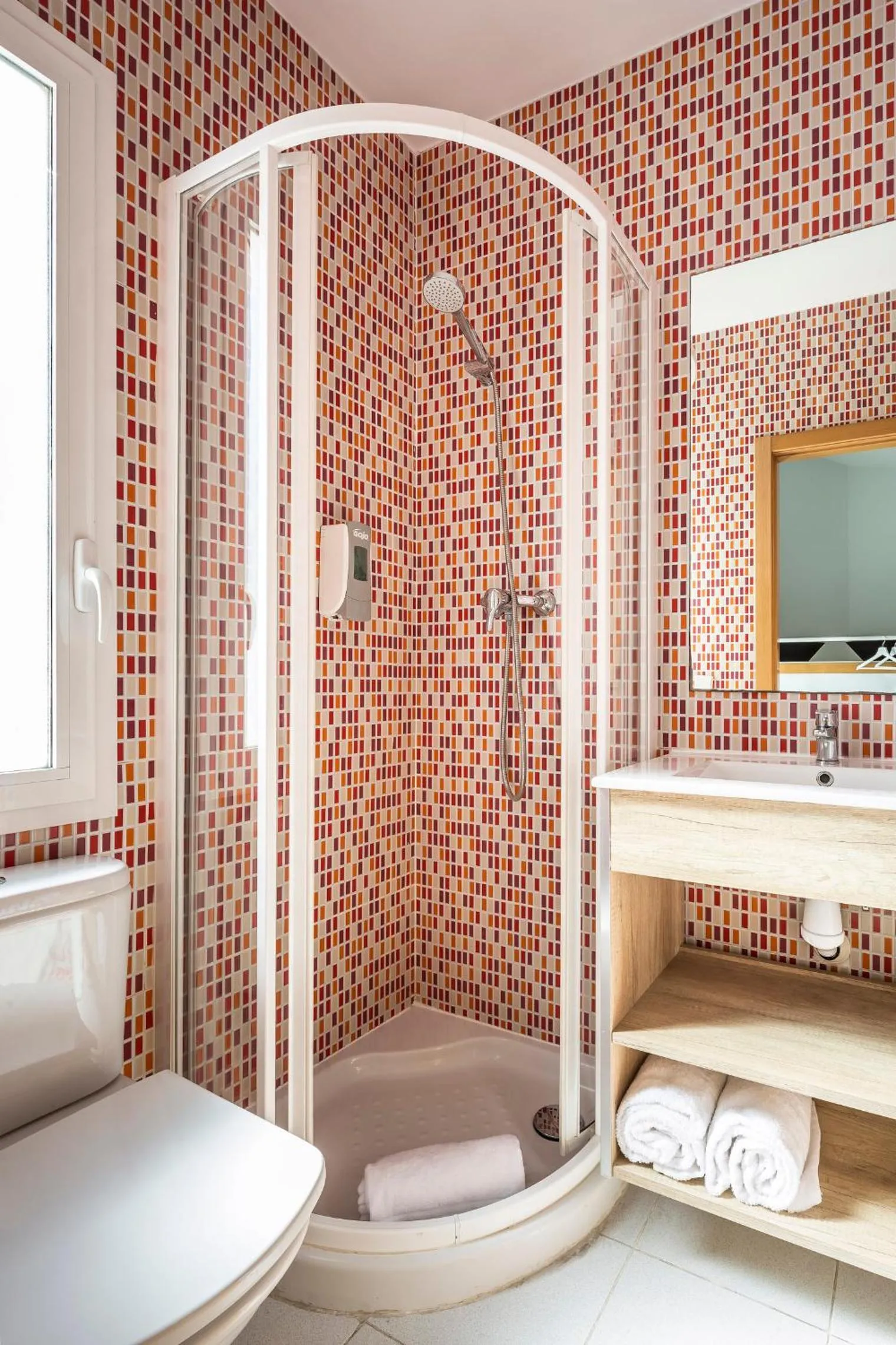 Bathroom, Bed in Mon Suites Carmen