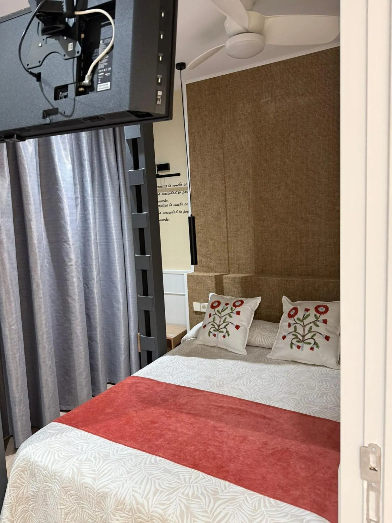 Photo of the whole room, Bed in Cálamo Guesthouse