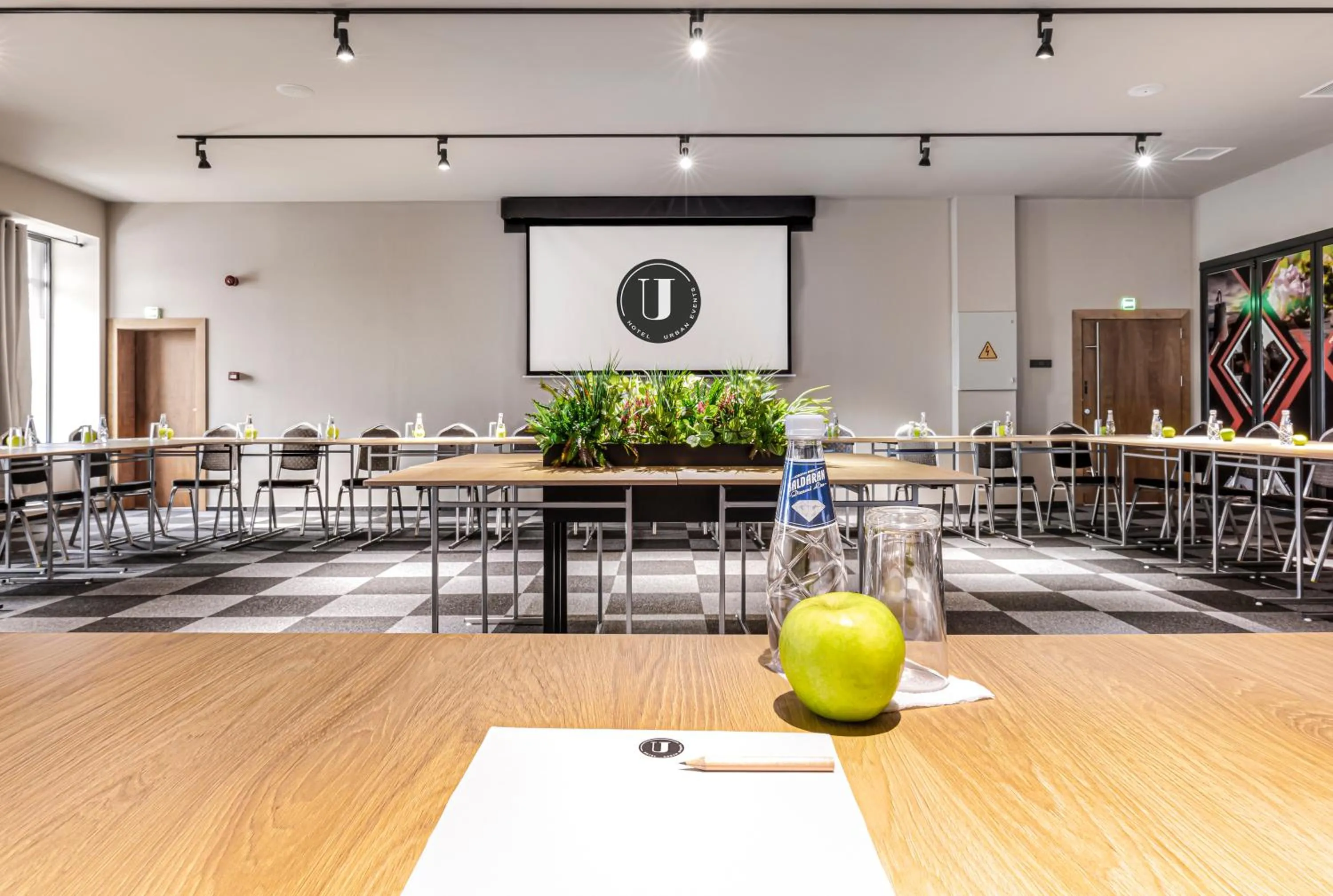 Restaurant/places to eat in Hotel Urban