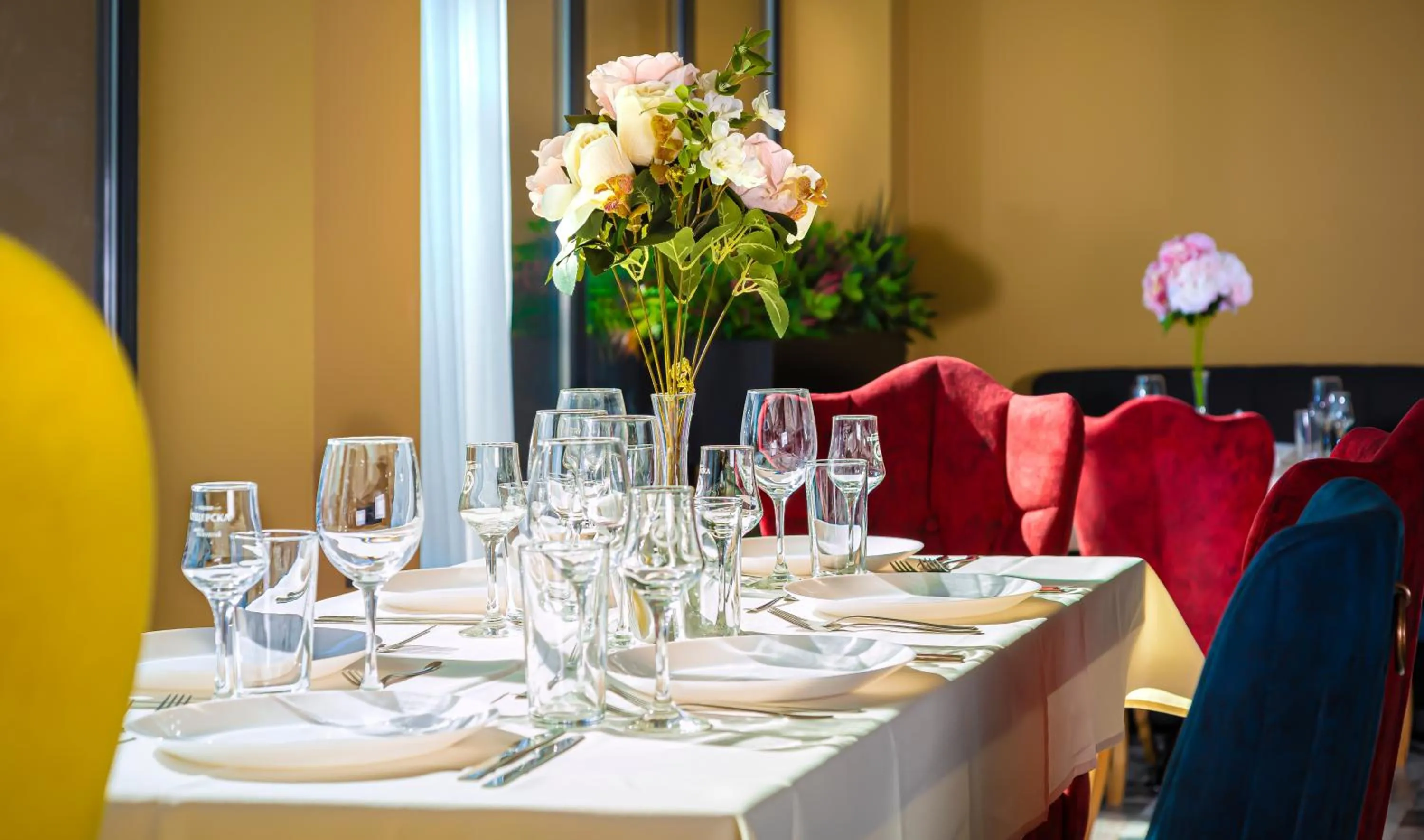 Restaurant/places to eat in Hotel Urban