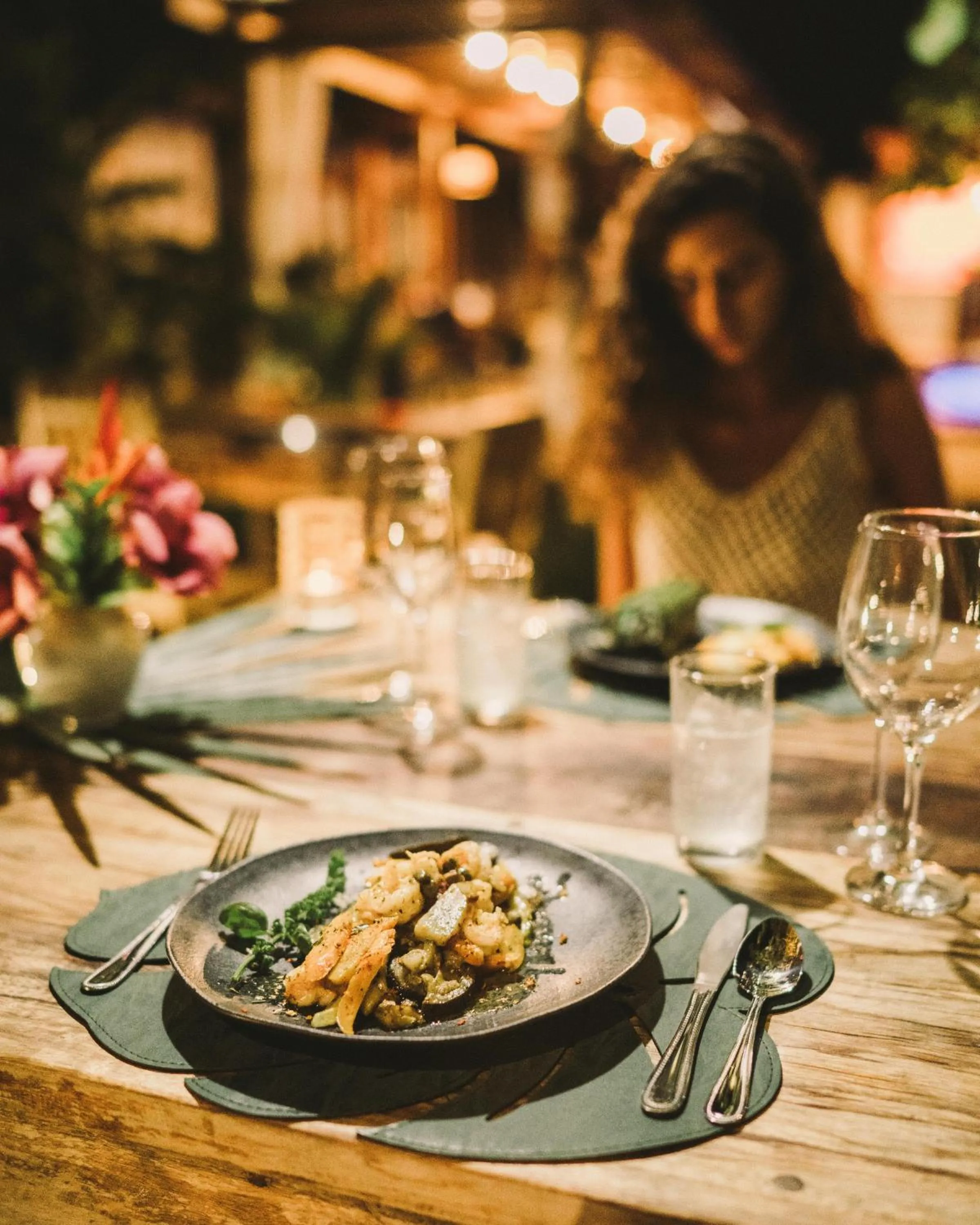 Restaurant/places to eat in VILA ATY LODGE