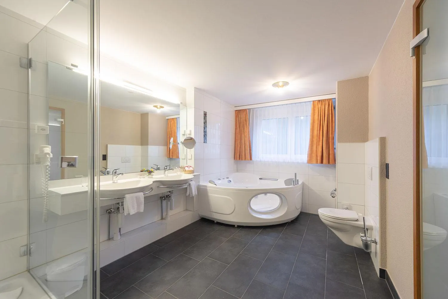 Bathroom in Hotel Alex Business & SPA