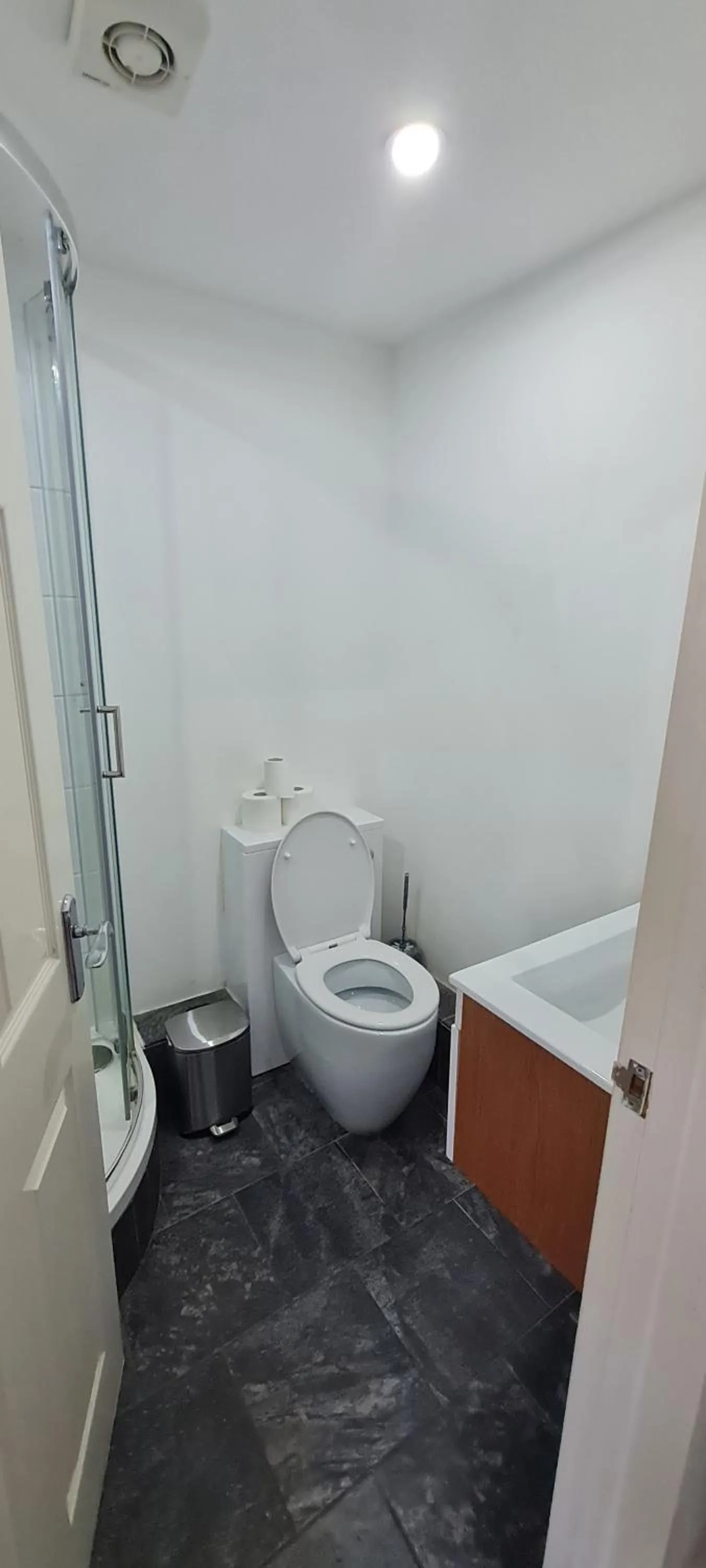 Toilet in H.V Apartments