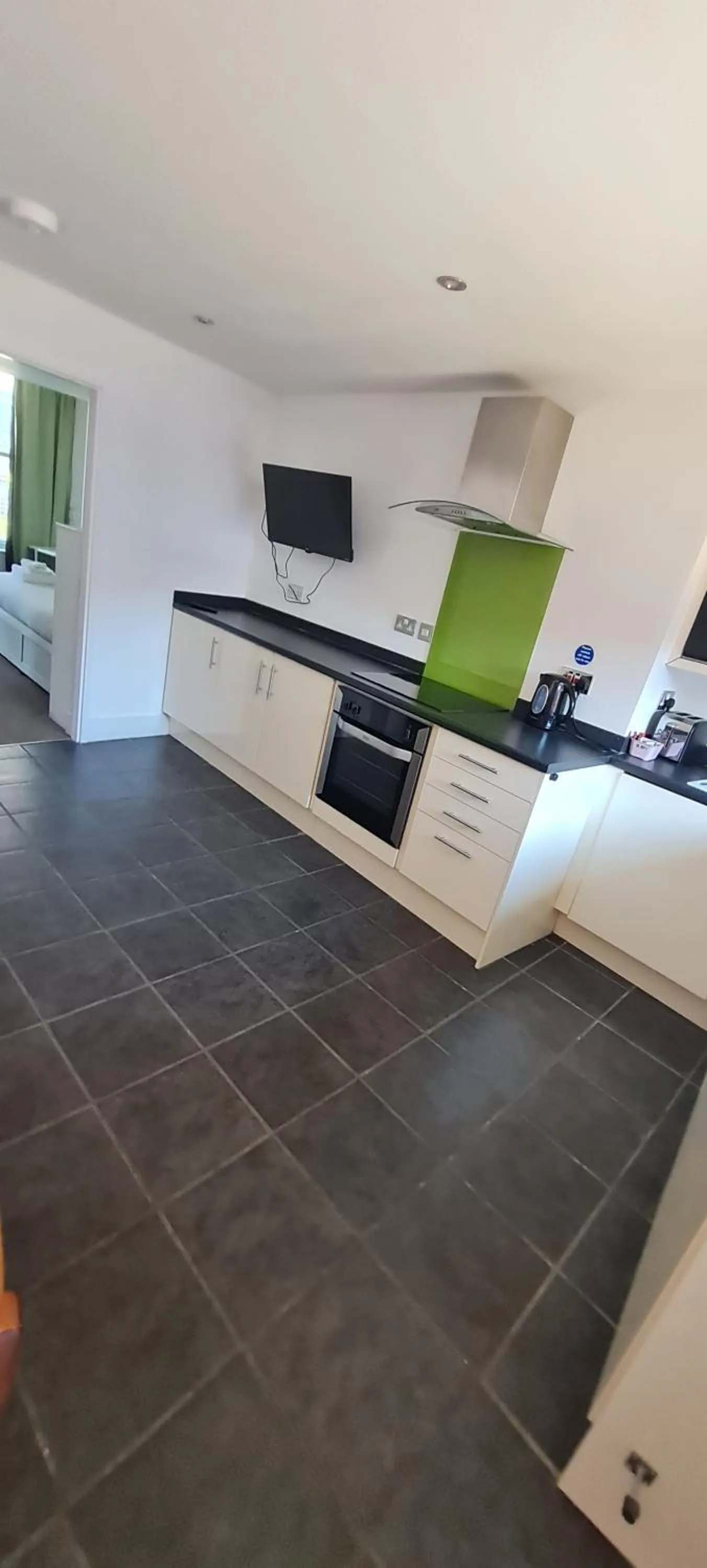 TV and multimedia in H.V Apartments