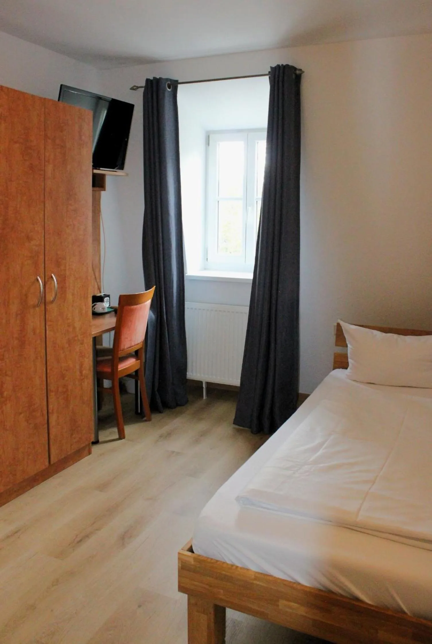 Photo of the whole room, Bed in Hotel Waitzingers