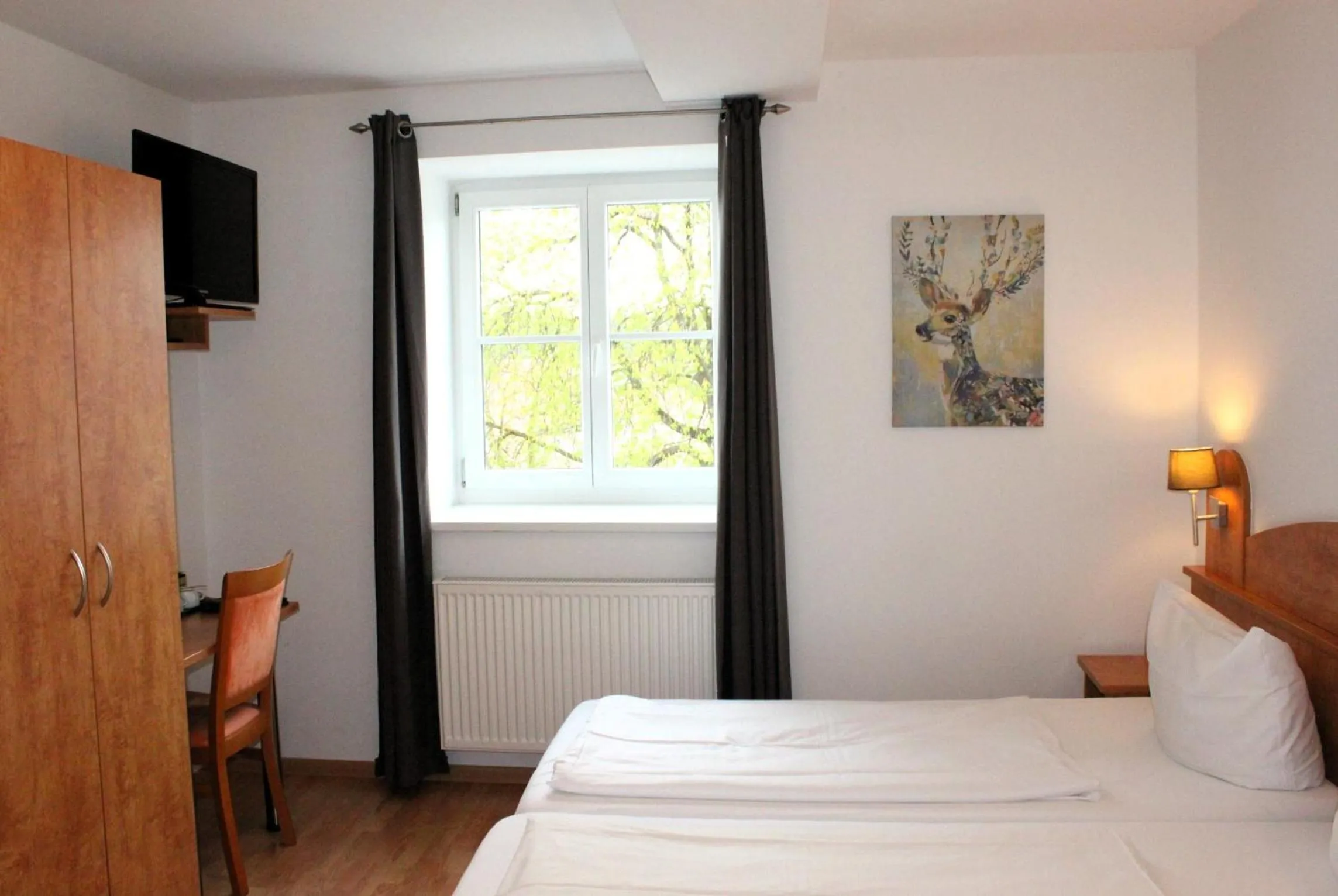 Bed in Hotel Waitzingers