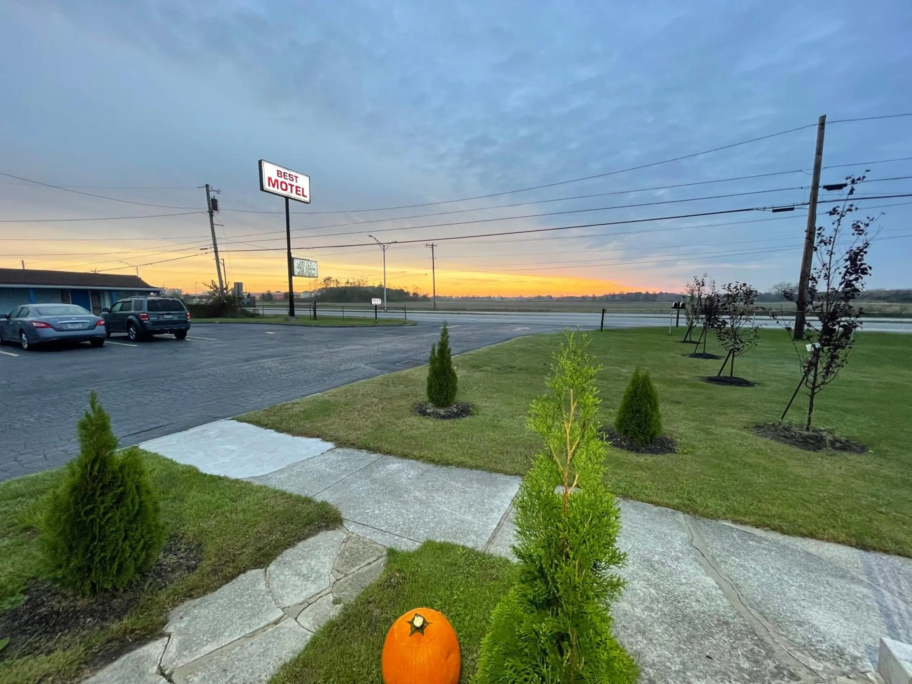 Property logo or sign in Best Motel Bowling Green