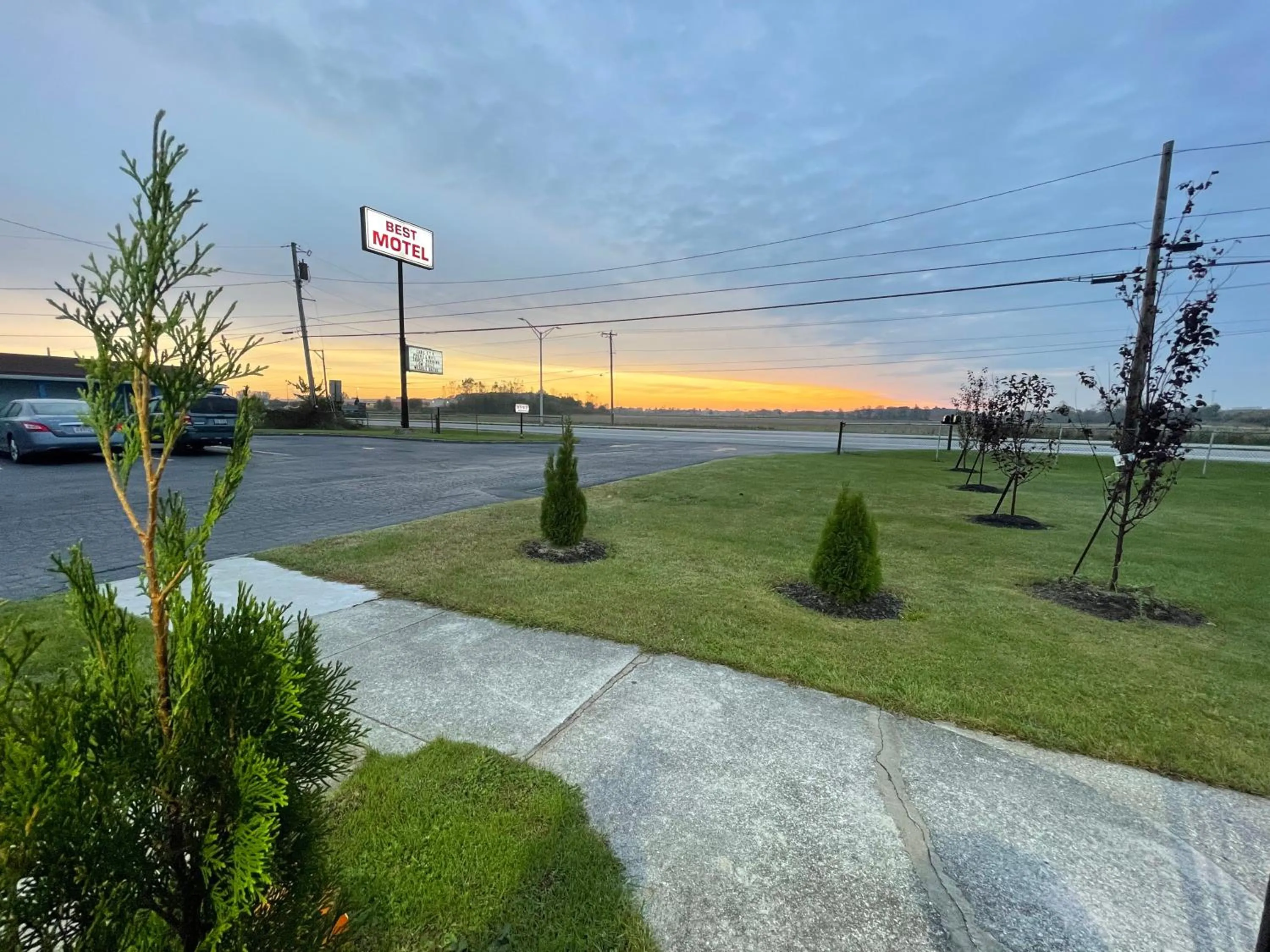 Property logo or sign in Best Motel Bowling Green