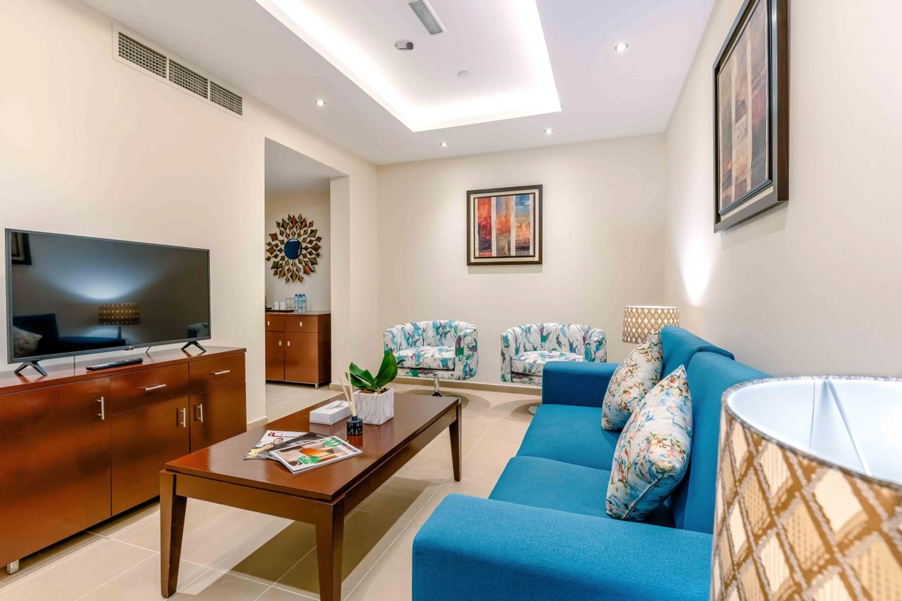 TV and multimedia in Metropolitan Al Mafraq Hotel