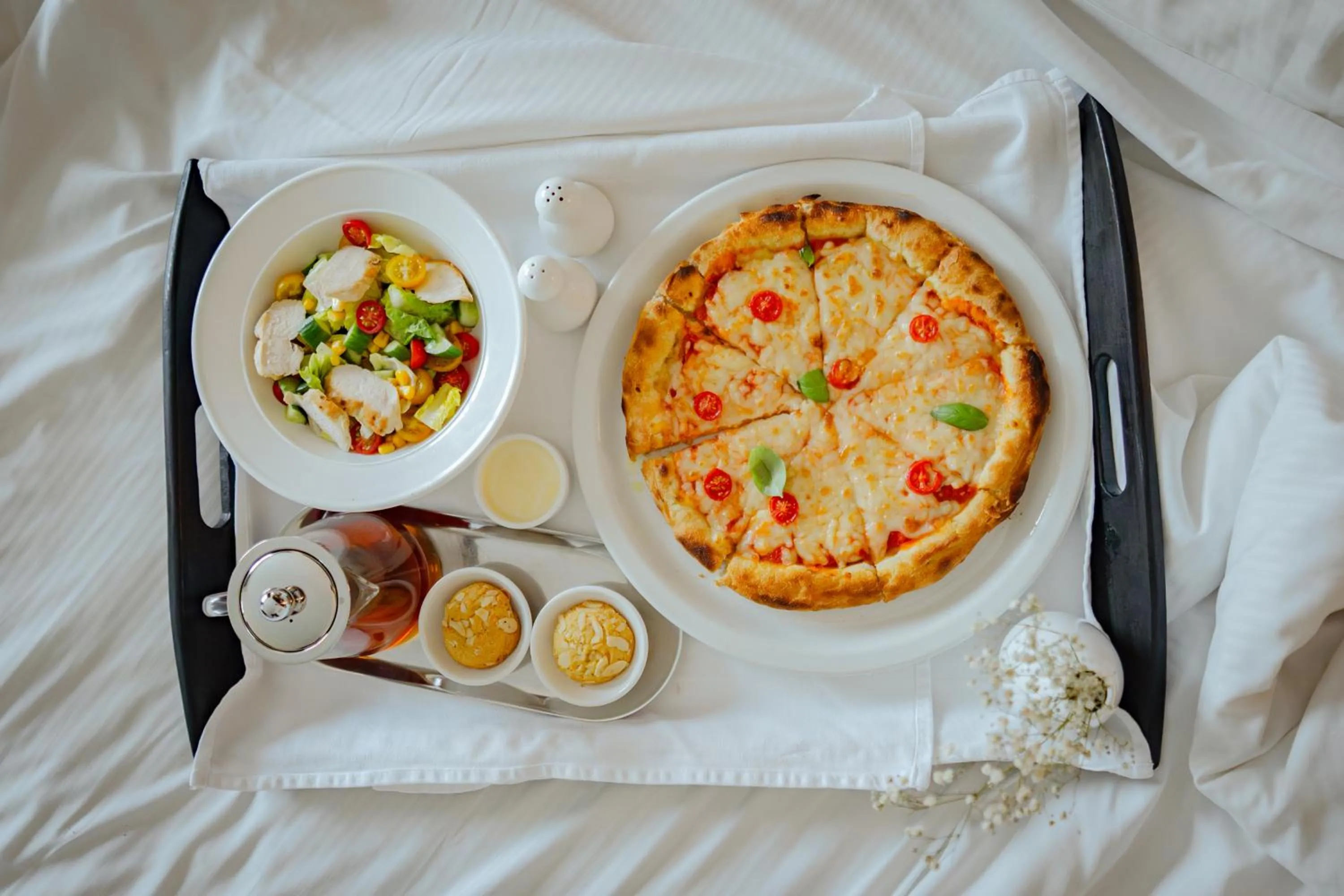 Food and drinks in Metropolitan Al Mafraq Hotel