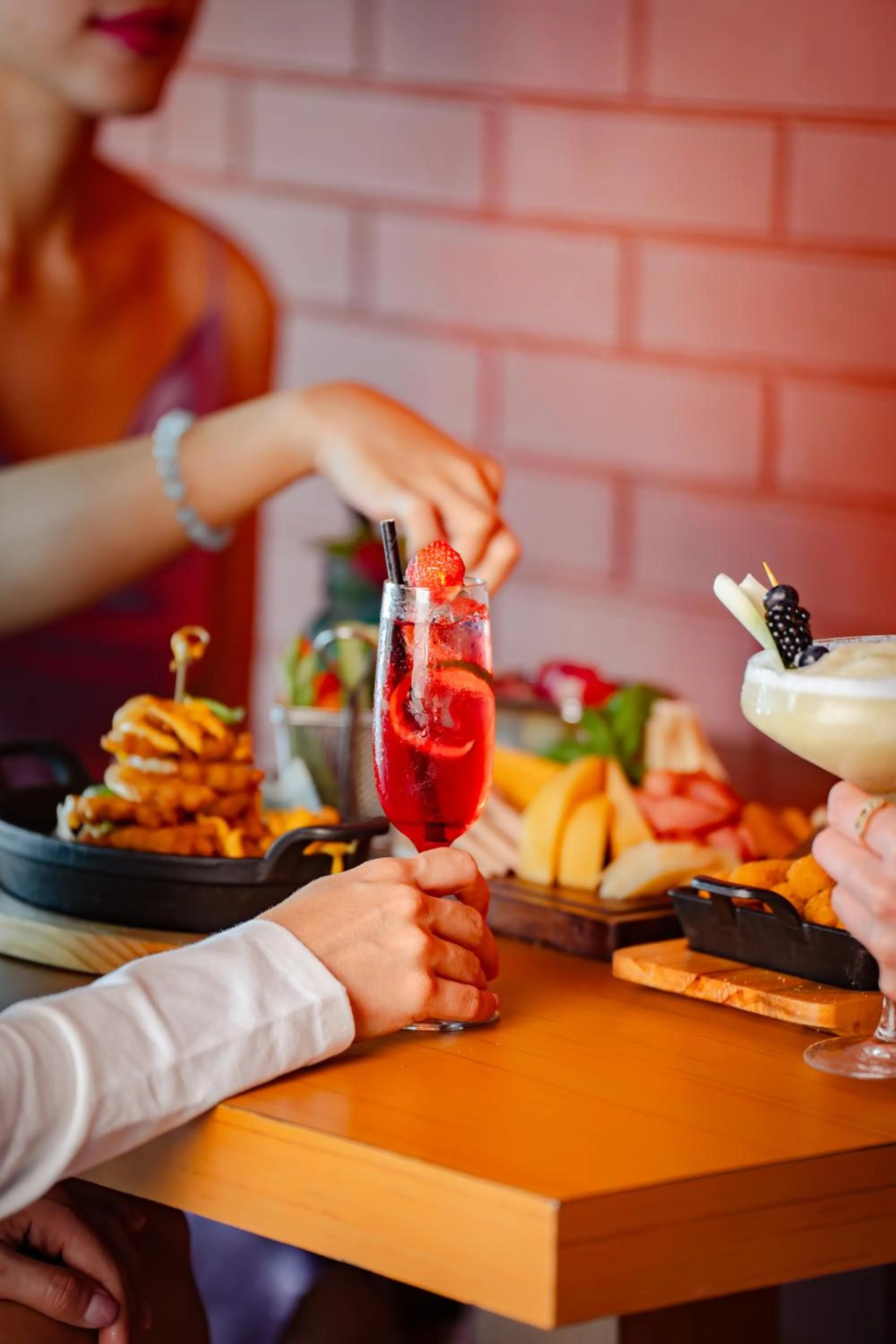 Lounge or bar in Metropolitan Al Mafraq Hotel