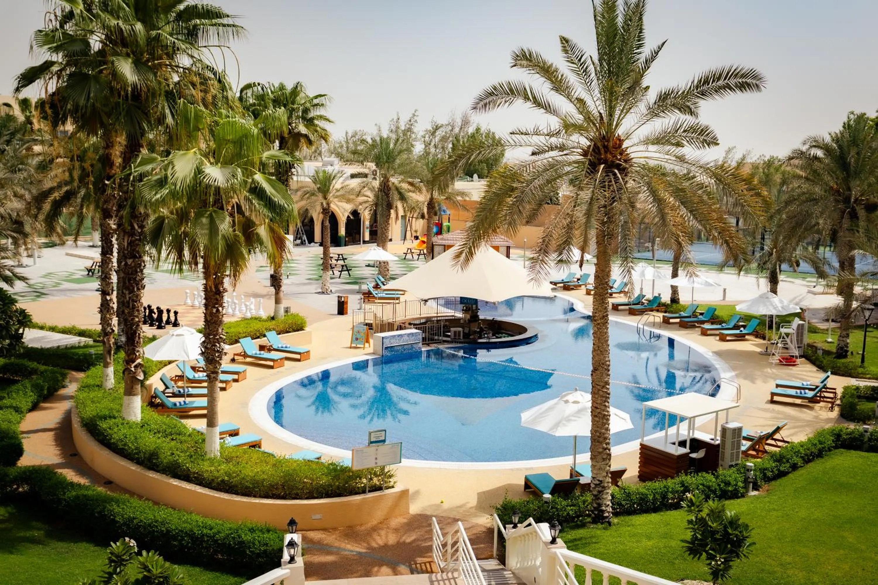 Swimming pool in Metropolitan Al Mafraq Hotel