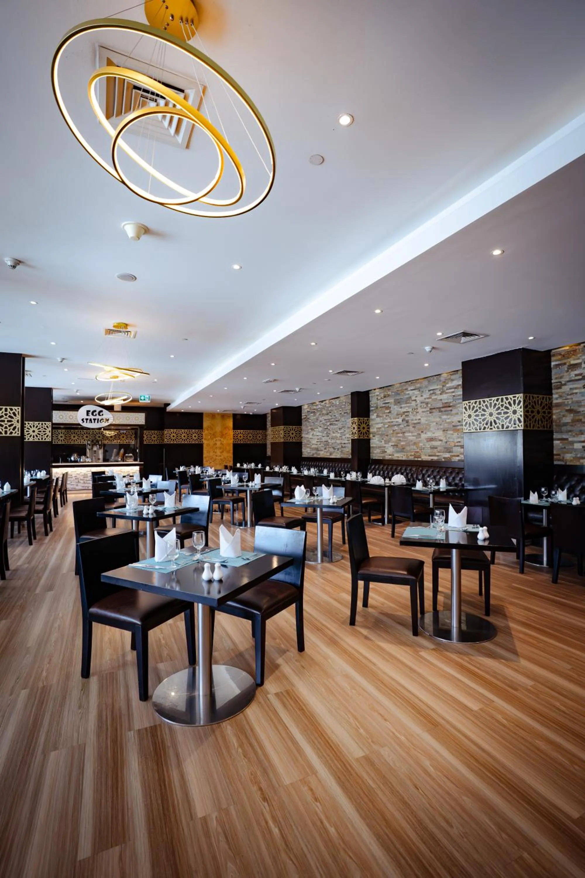 Restaurant/places to eat in Metropolitan Al Mafraq Hotel