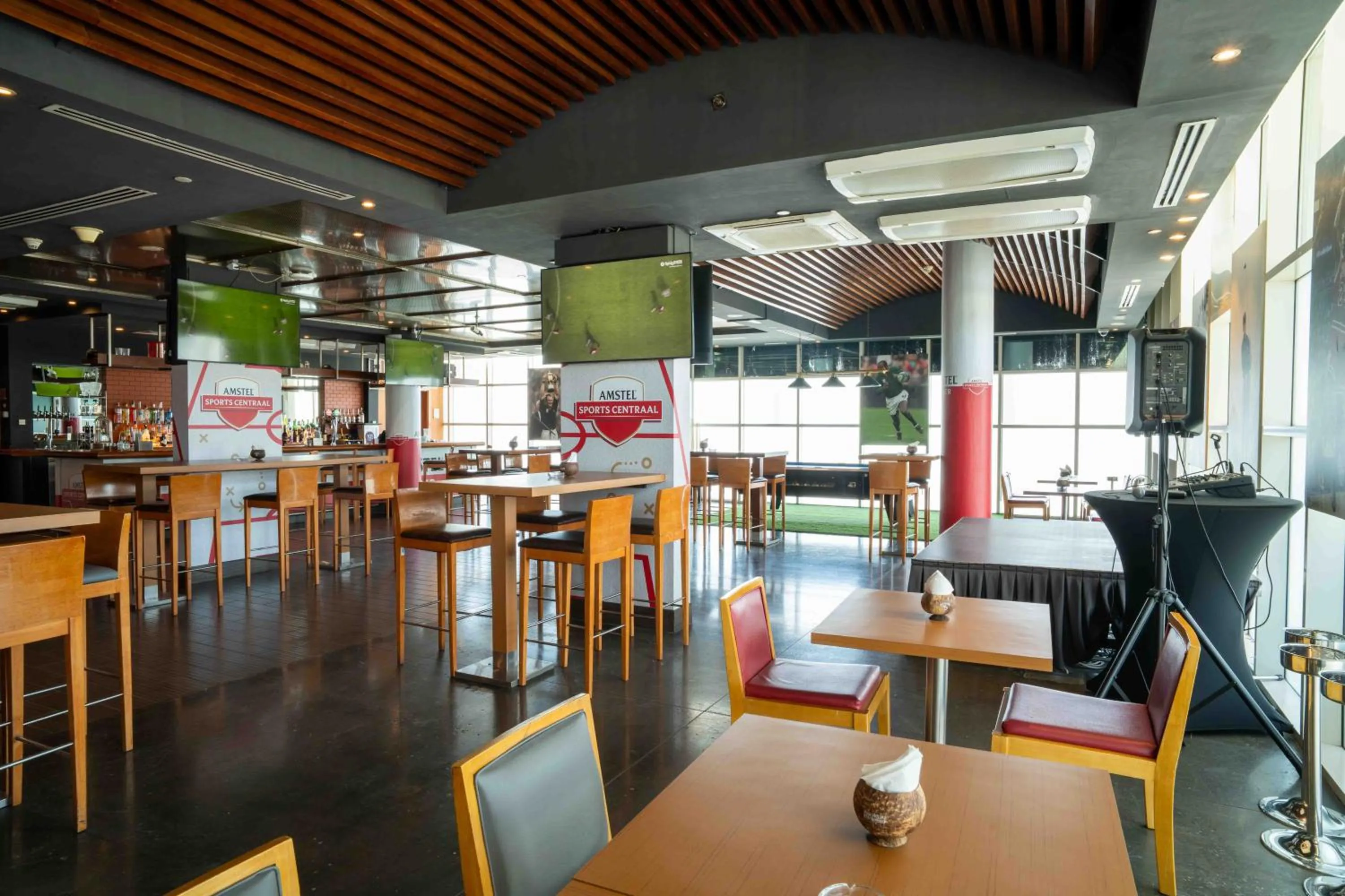 Lounge or bar in Metropolitan Al Mafraq Hotel