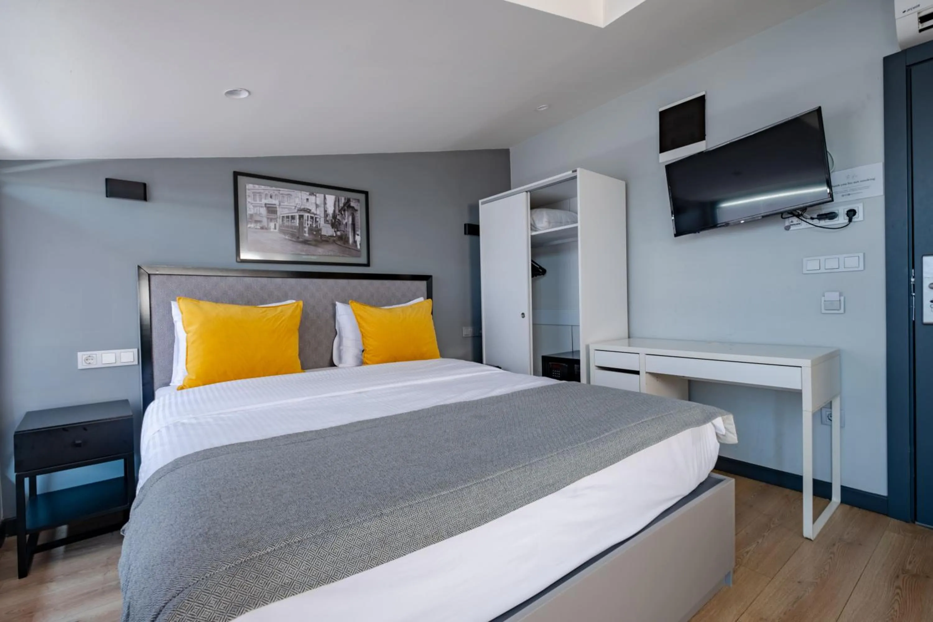 Bed in The Row Taksim Hotel