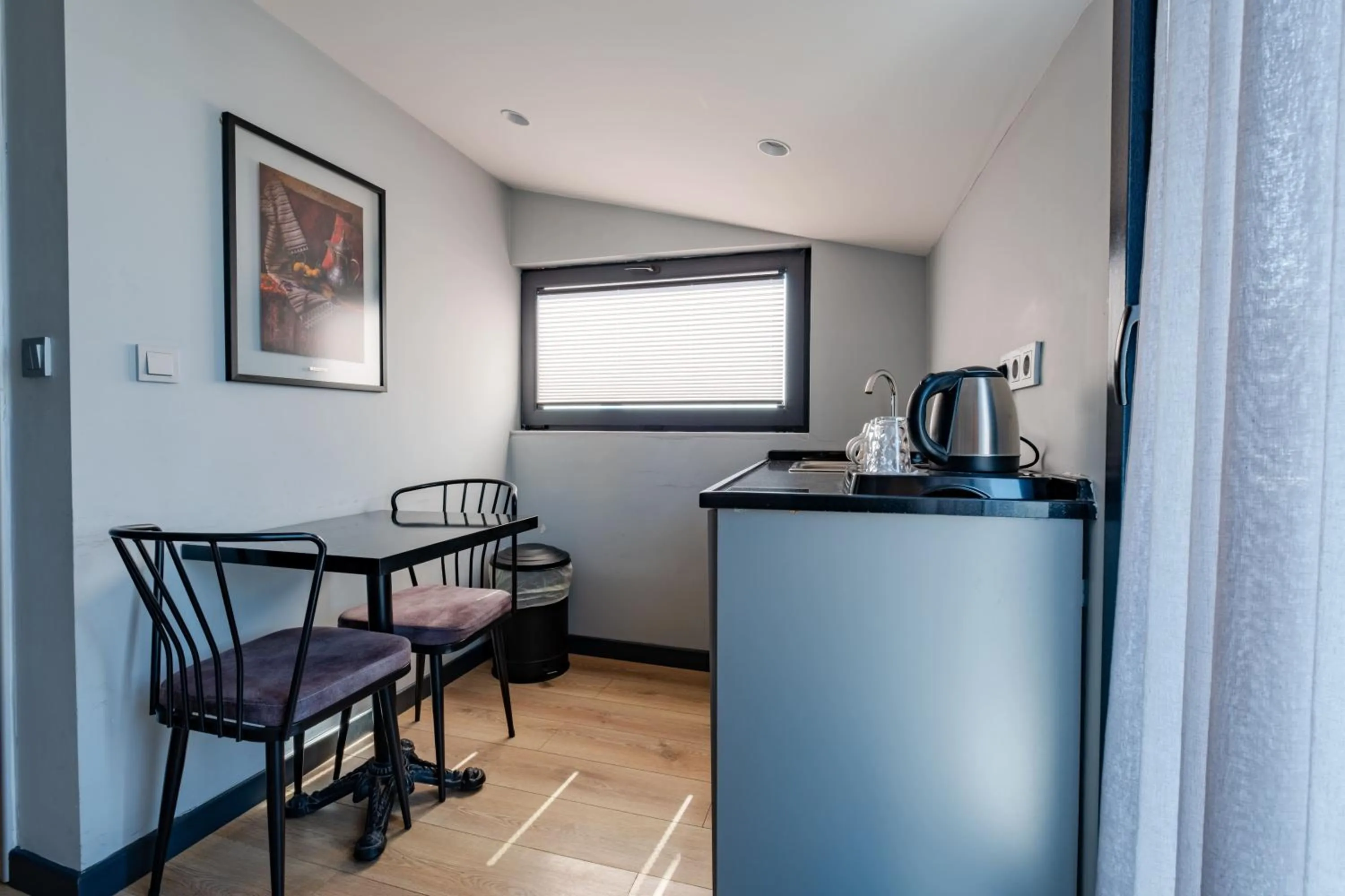 Kitchen or kitchenette in The Row Taksim Hotel