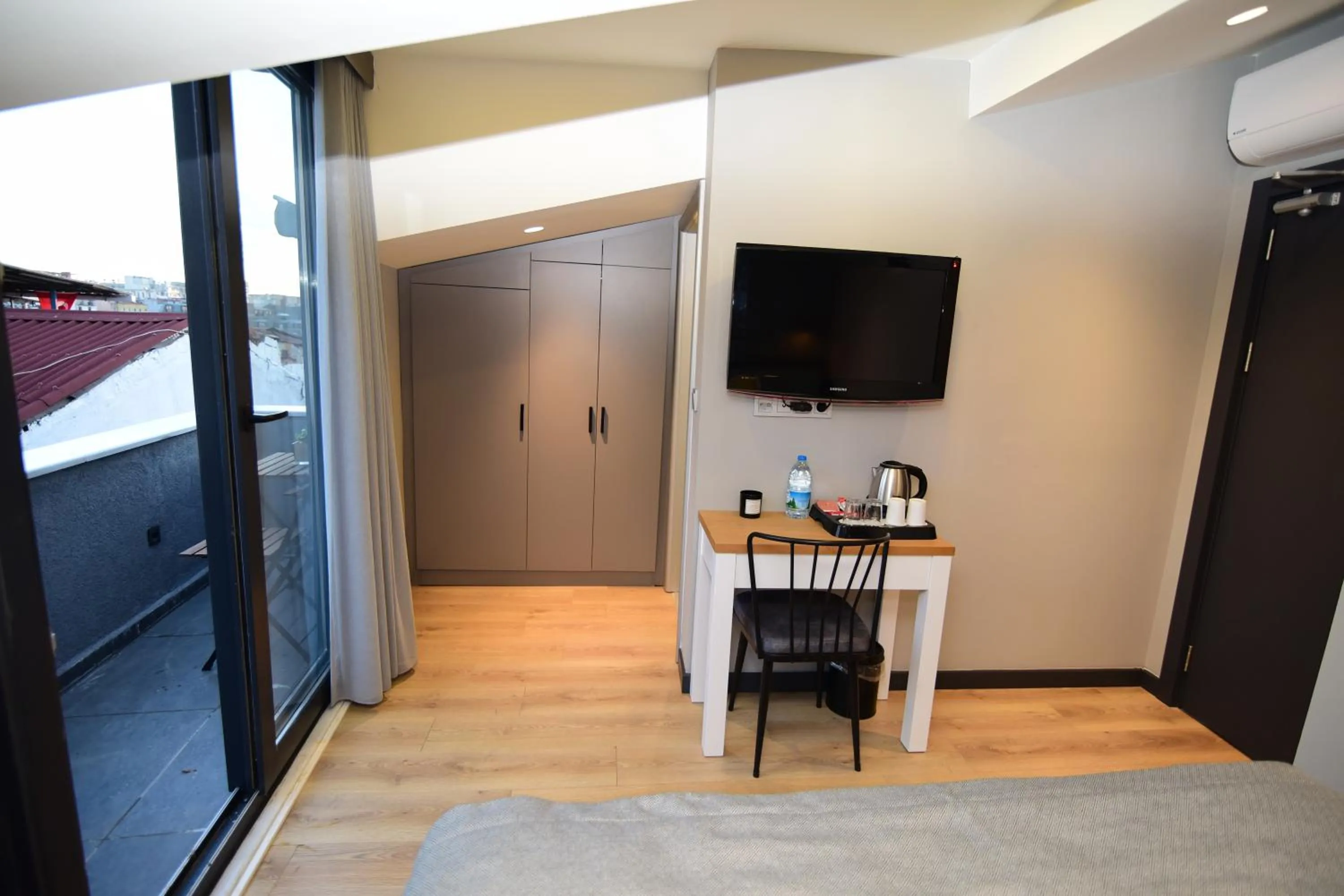 Coffee/tea facilities, Bed in The Row Taksim Hotel