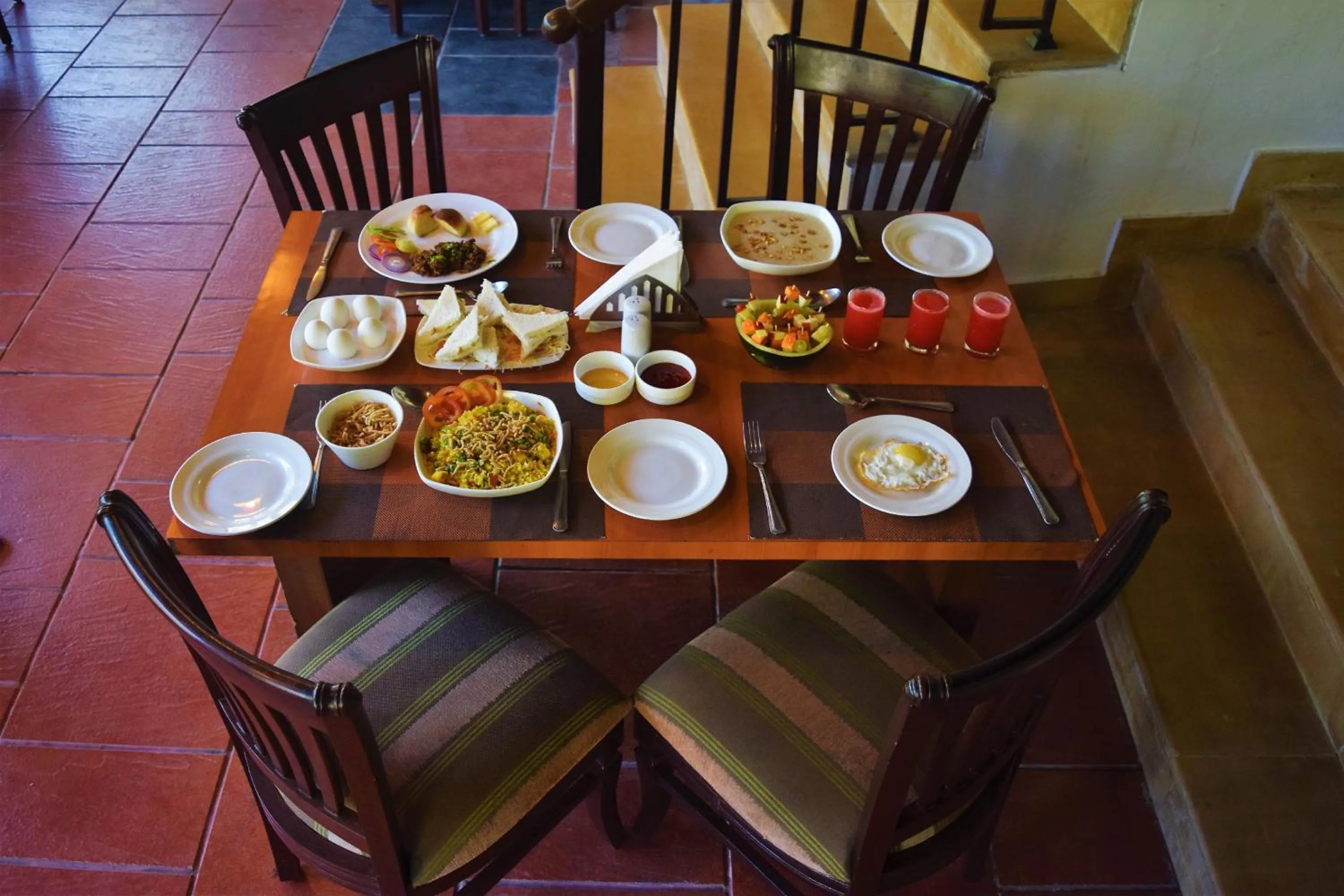 Food and drinks in Manu Maharani Regency