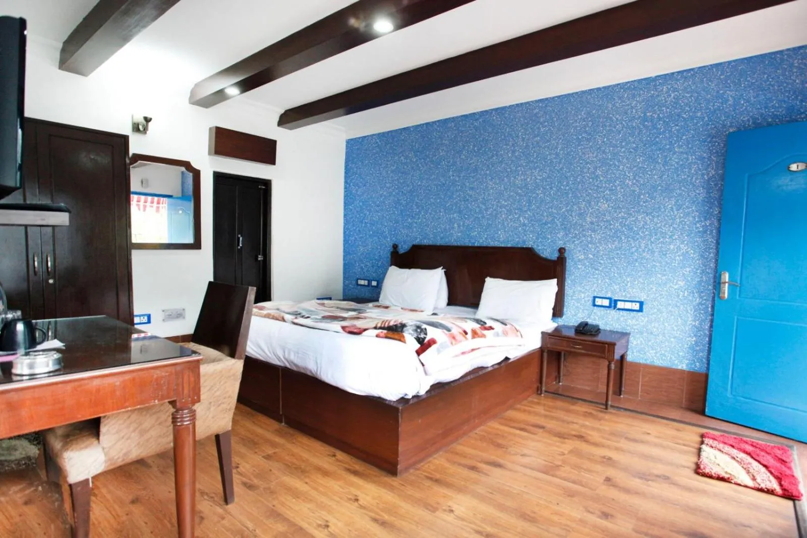 Photo of the whole room, Bed in Manu Maharani Regency