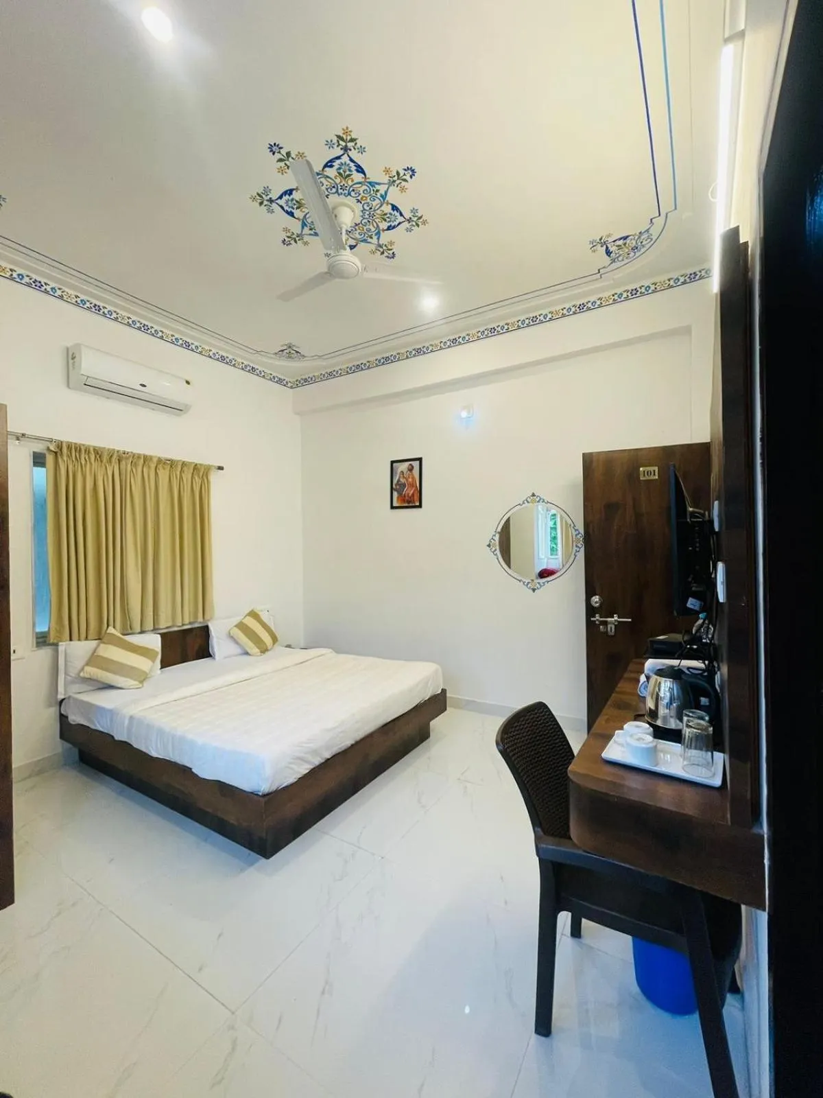 Bed in Royal Heritage Haveli Udaipur