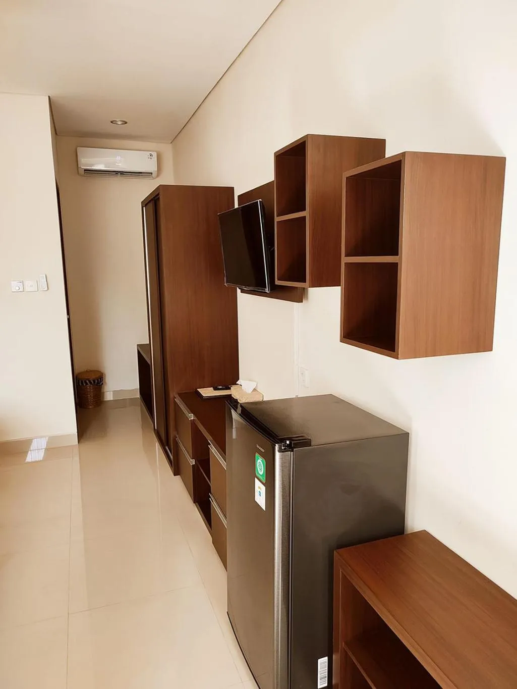 microwave in Kubu Di-Kayla's