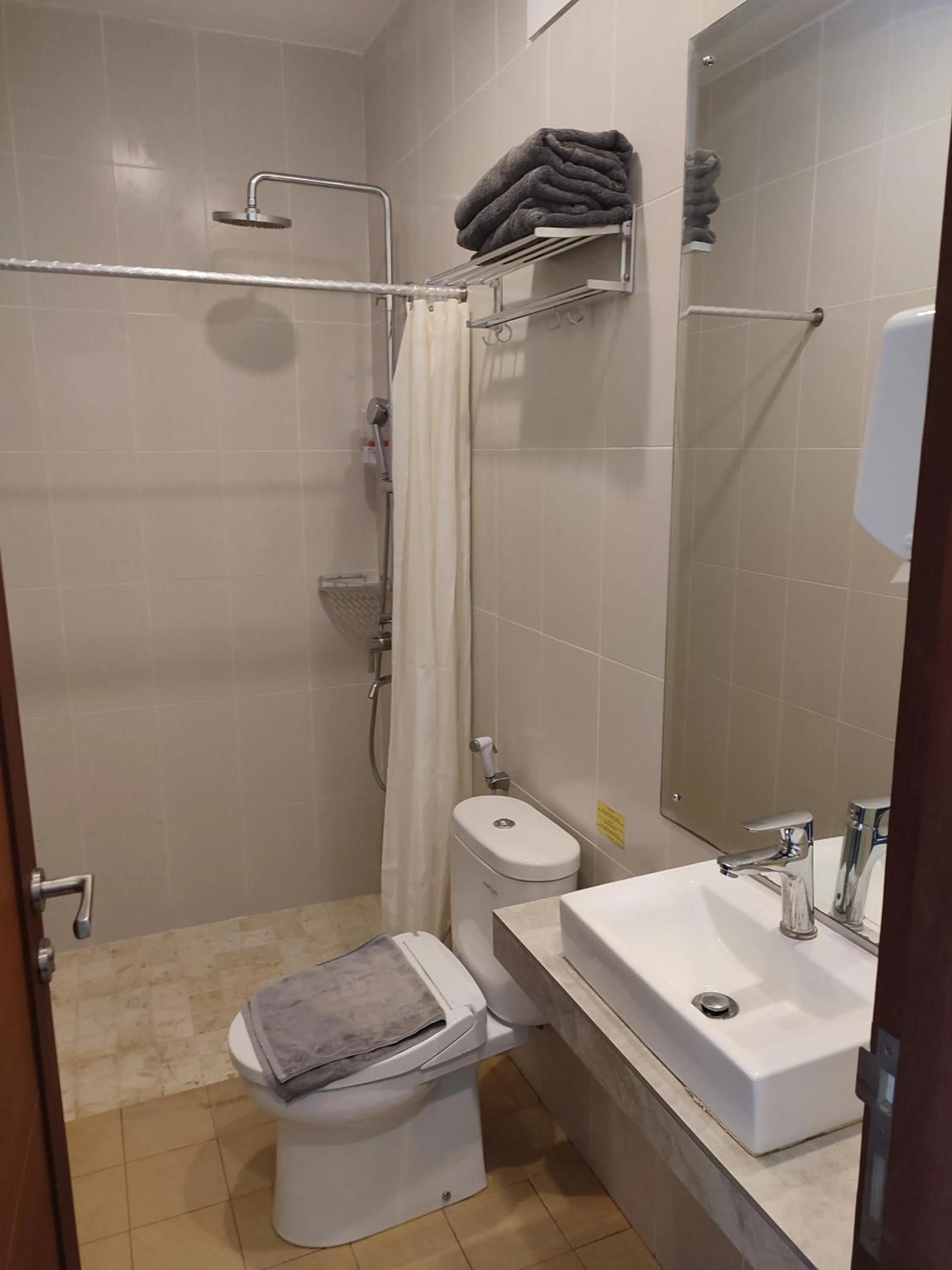 Shower in Kubu Di-Kayla's