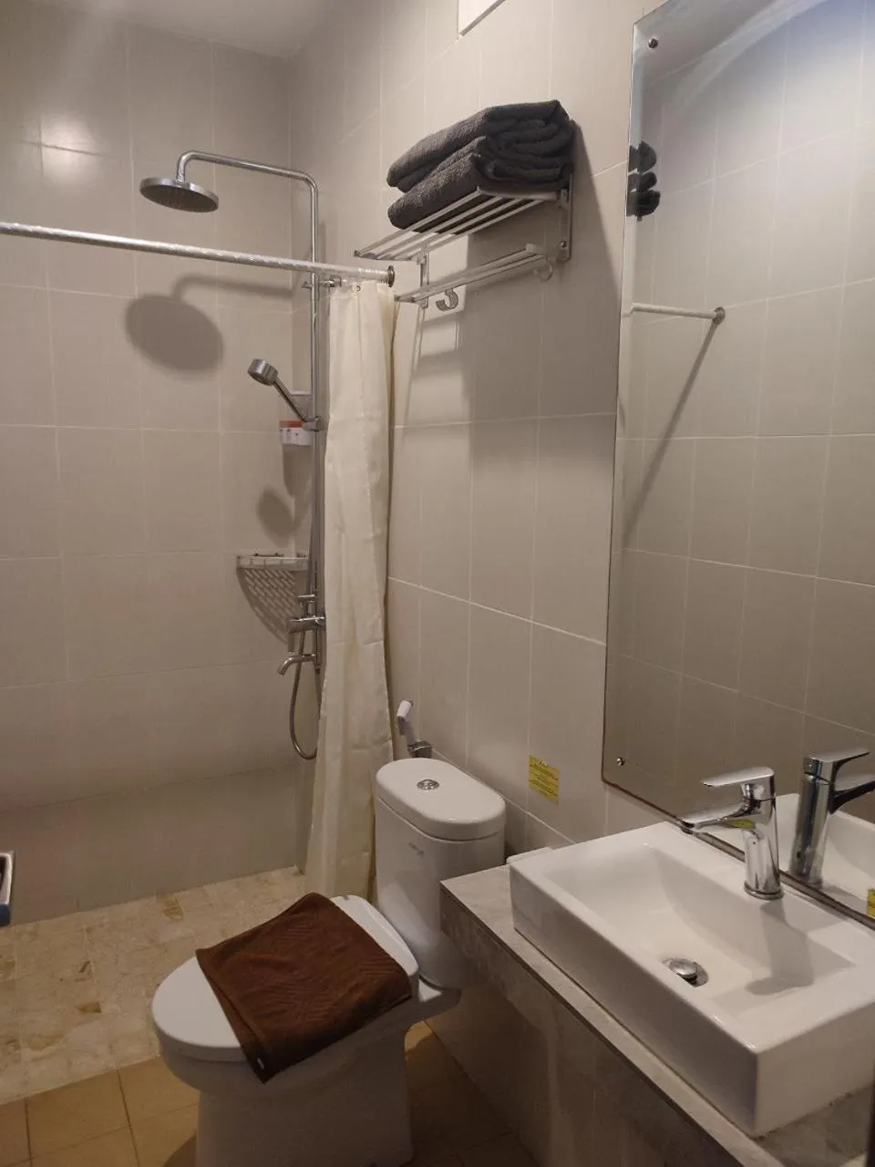 Shower in Kubu Di-Kayla's